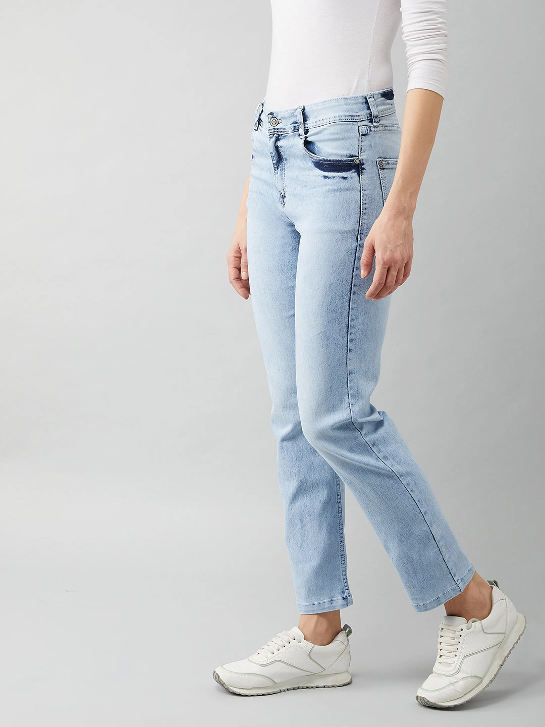 Seamless Waistband Finish Picnic Style Creative Look Minimalist Style 24/7 Comfort Light Blue Wide-Leg Fit High-Rise Stretchable Denim Jeans