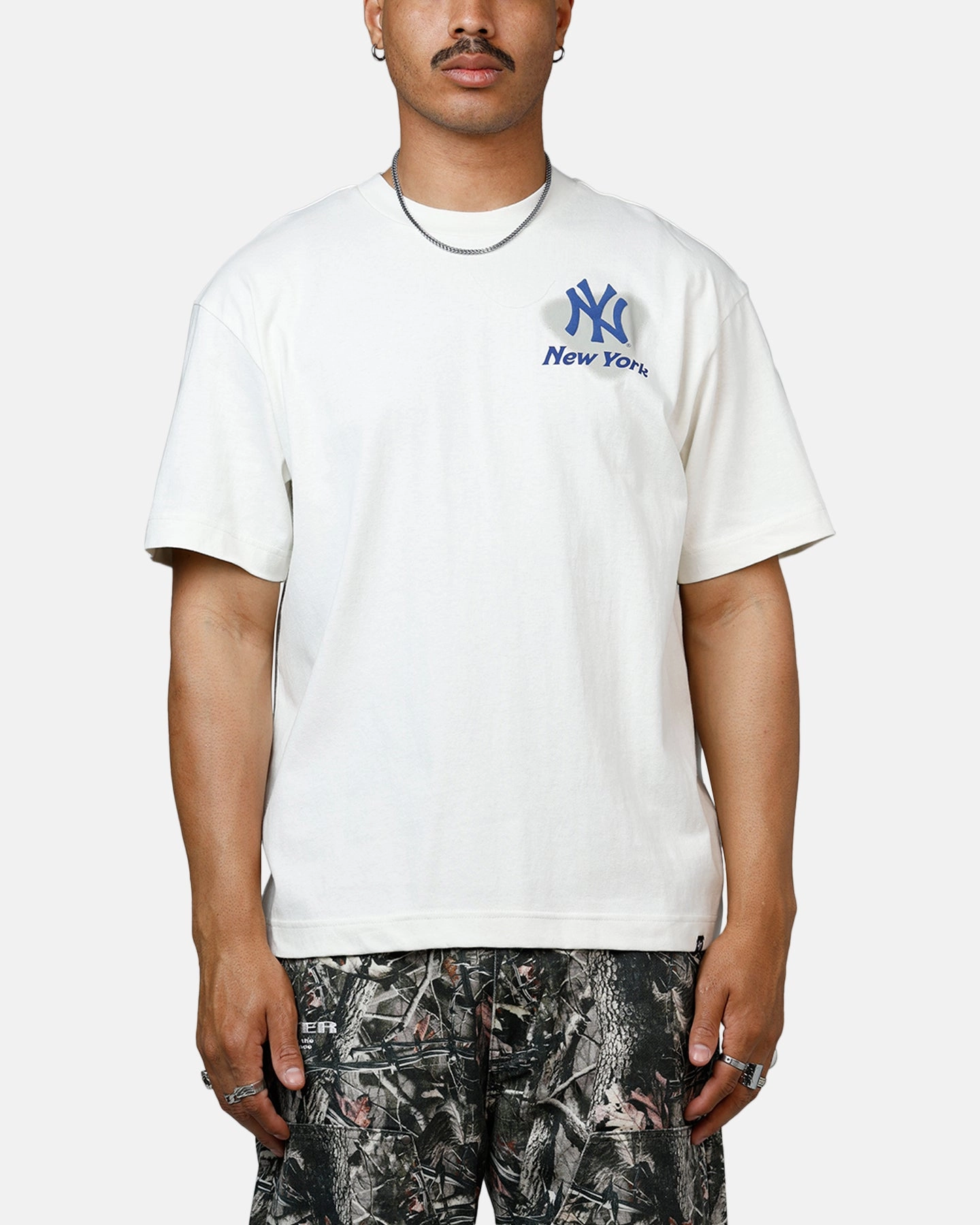 ConvertibleCollar Compression Fit Engineering 47 Brand New York Yankees All Fire T-Shirt White