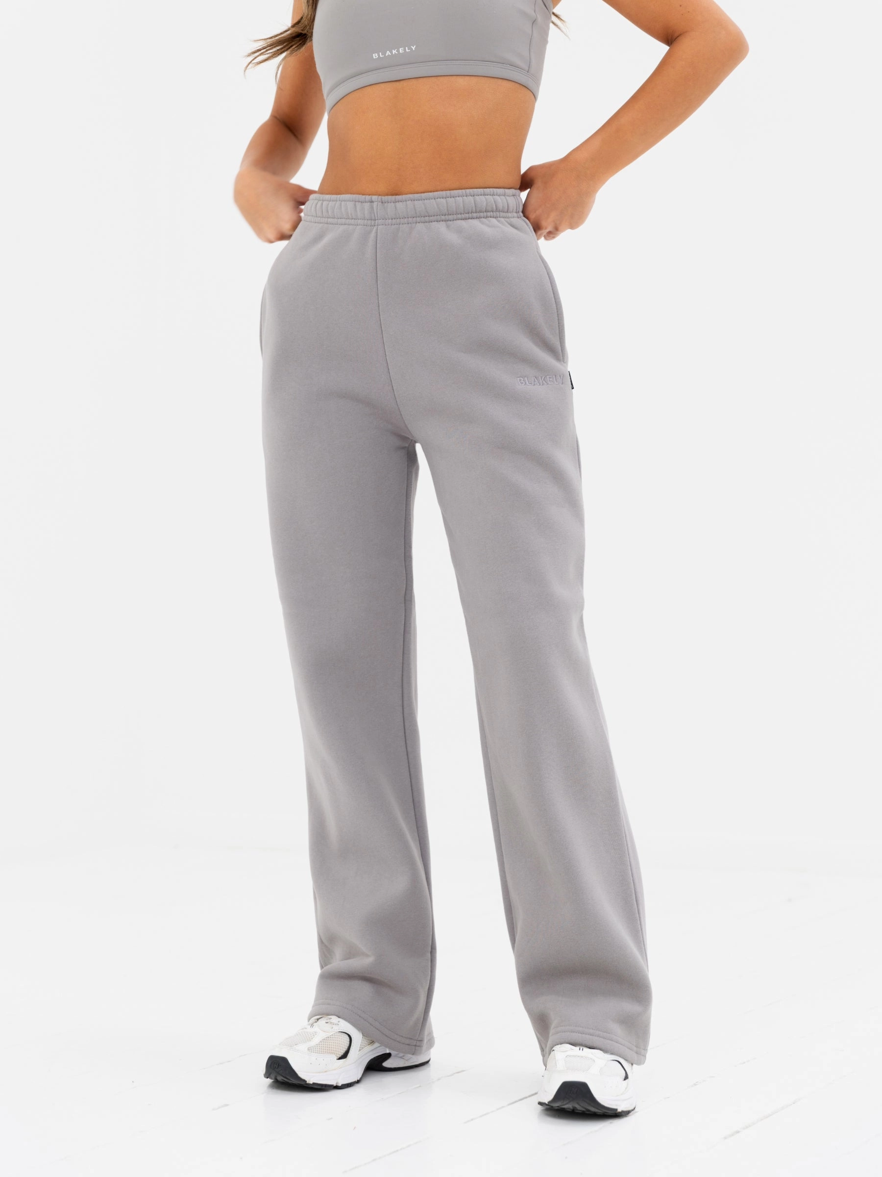 Kayla Wide Leg Sweatpants - Mid Grey Compact Packability Layered Look