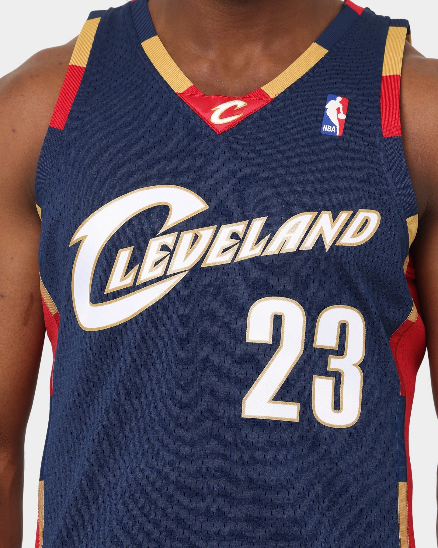 Thermal Regulating Fabric Mitchell & Ness Cleveland Cavaliers Lebron James #23 '08-'09 Swingman Jersey Navy
