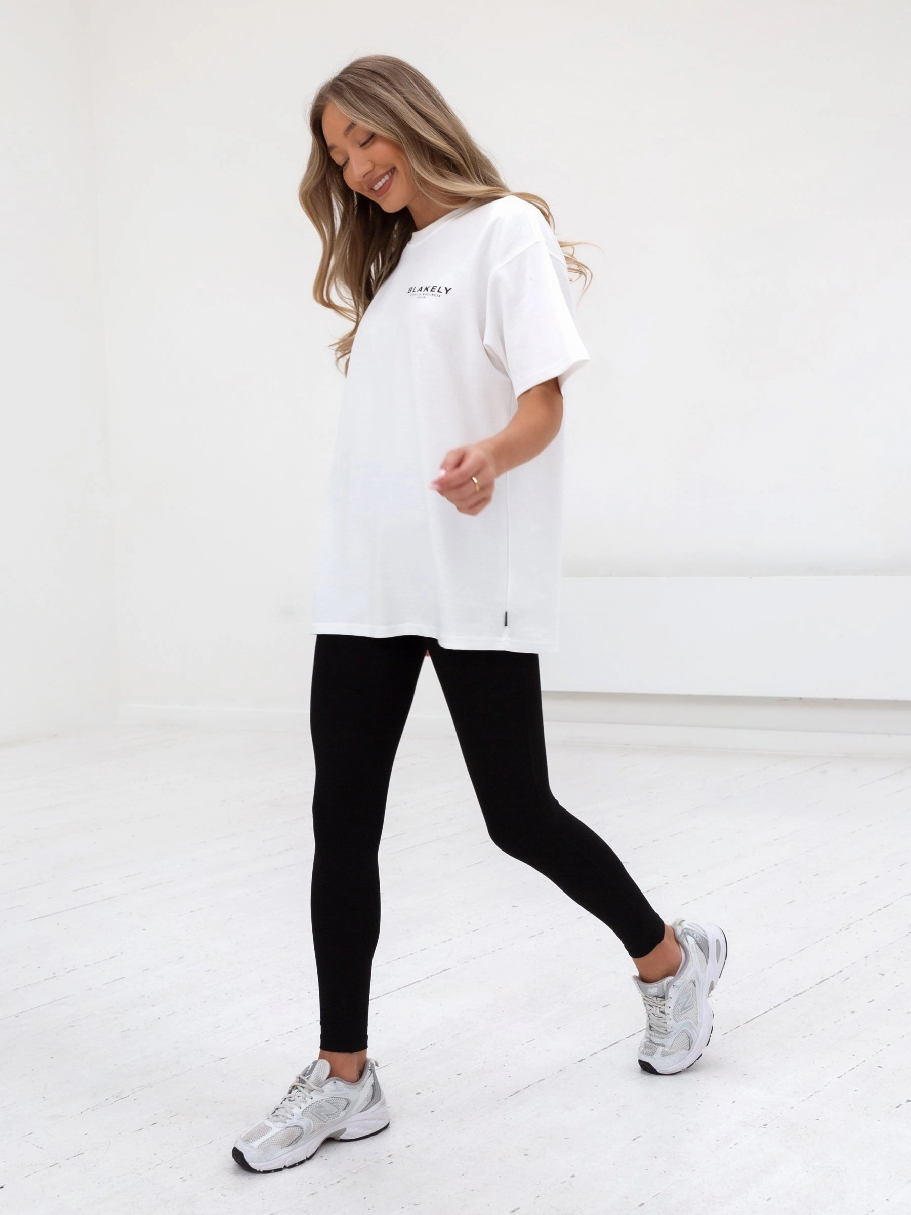 Relaxed Wear Active Studios Oversized T-Shirt - White
