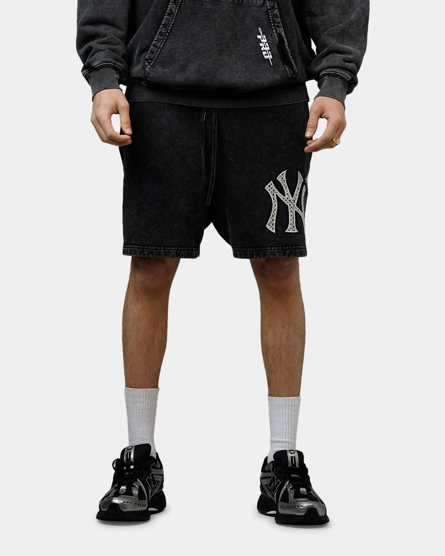Pro Standard New York Yankees Raffia Shorts Black Acidwash Anti Slip Waistband