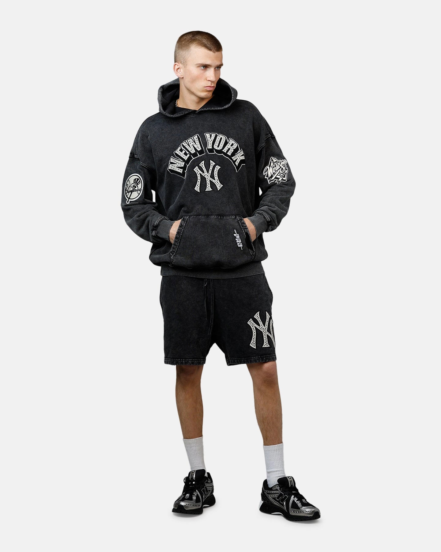 Pro Standard New York Yankees Raffia Shorts Black Acidwash Layered Wear