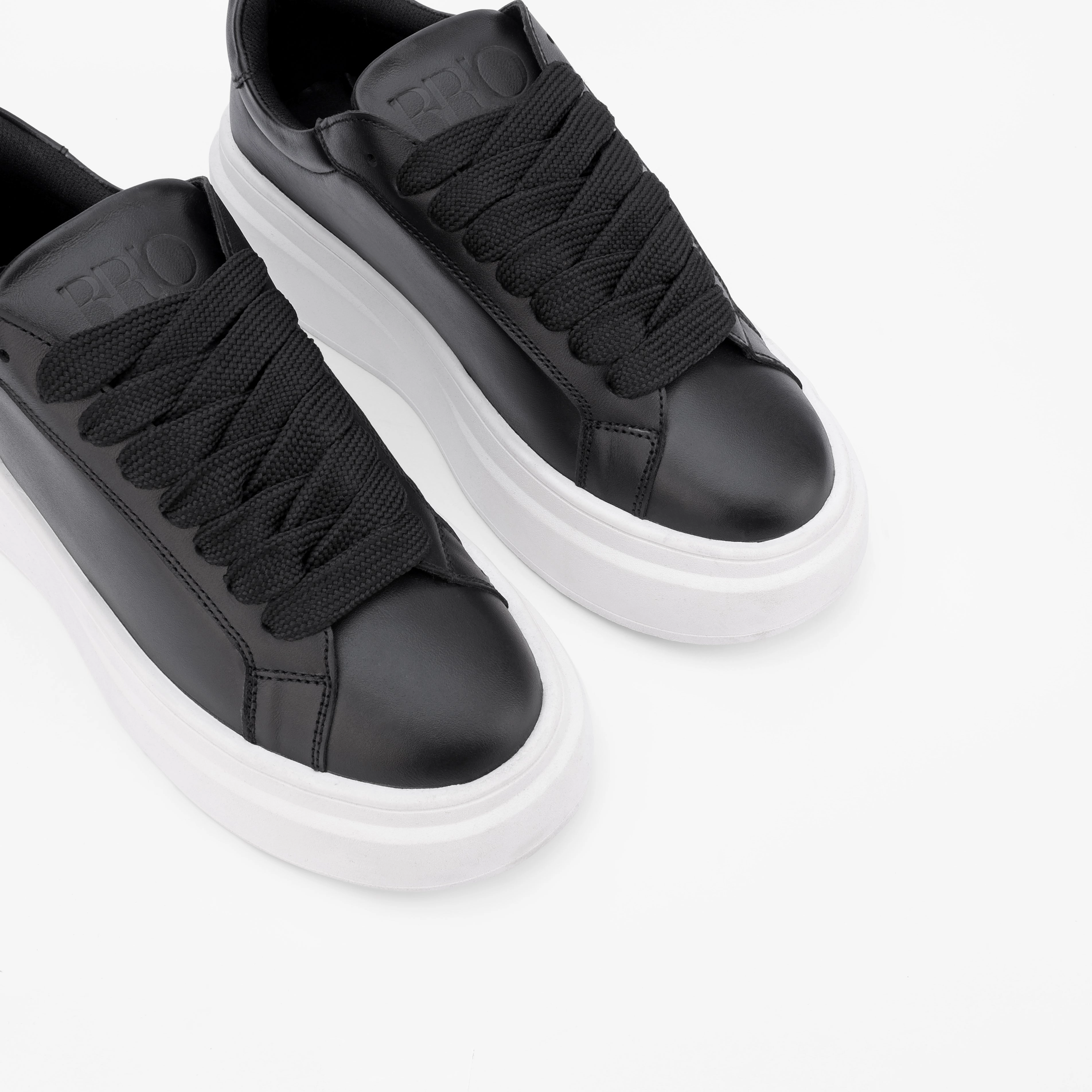 Breathable Airflow BlancPeak | Plain Black Sneakers