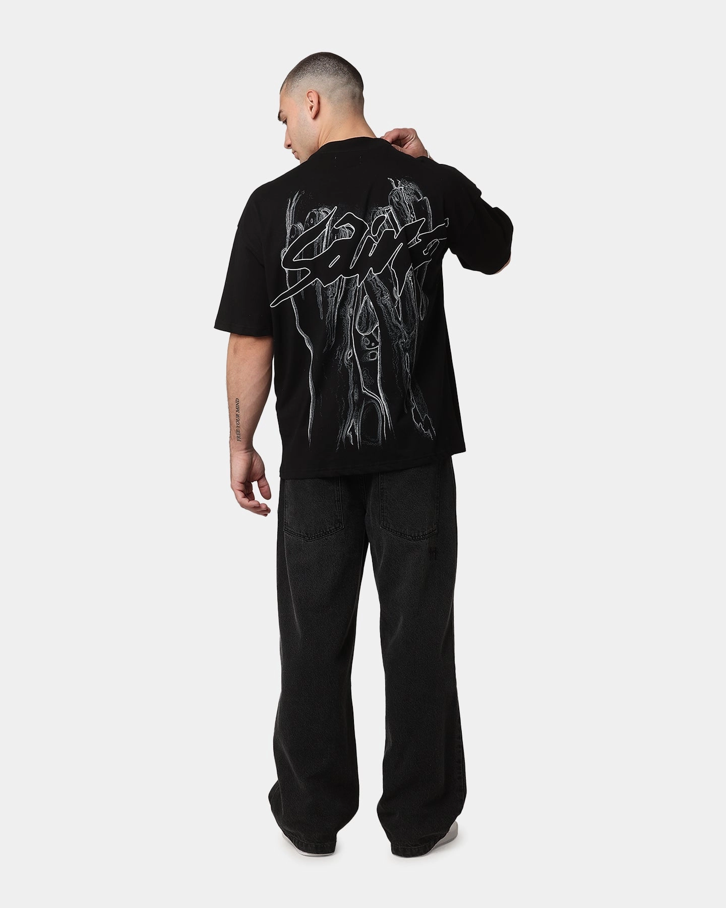 Hidden Button Placket ReinforcedShoulderConstruction Saint Morta Veiled Mock Neck T-Shirt Black