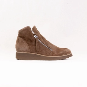 Django & Juliette Ohmy (Women's) - Chocolate Suede Ranch Wear