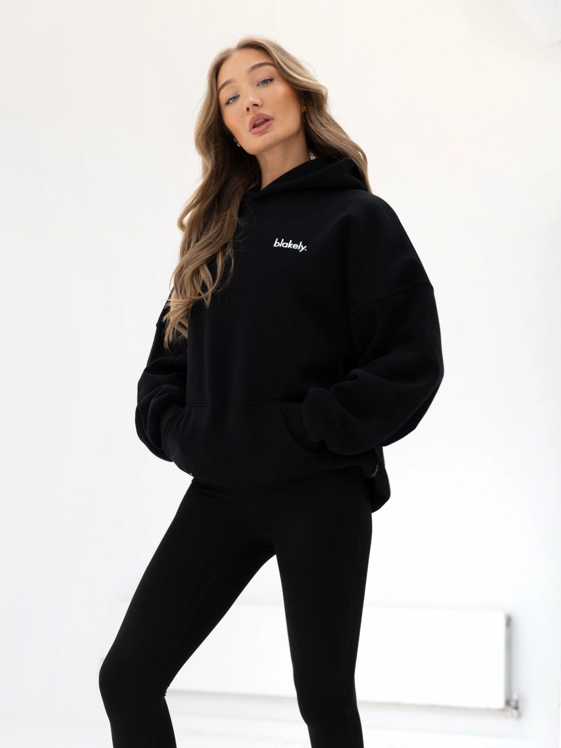 Athletic Comfort Kangaroo Pocket Sami Oversized Hoodie - Black