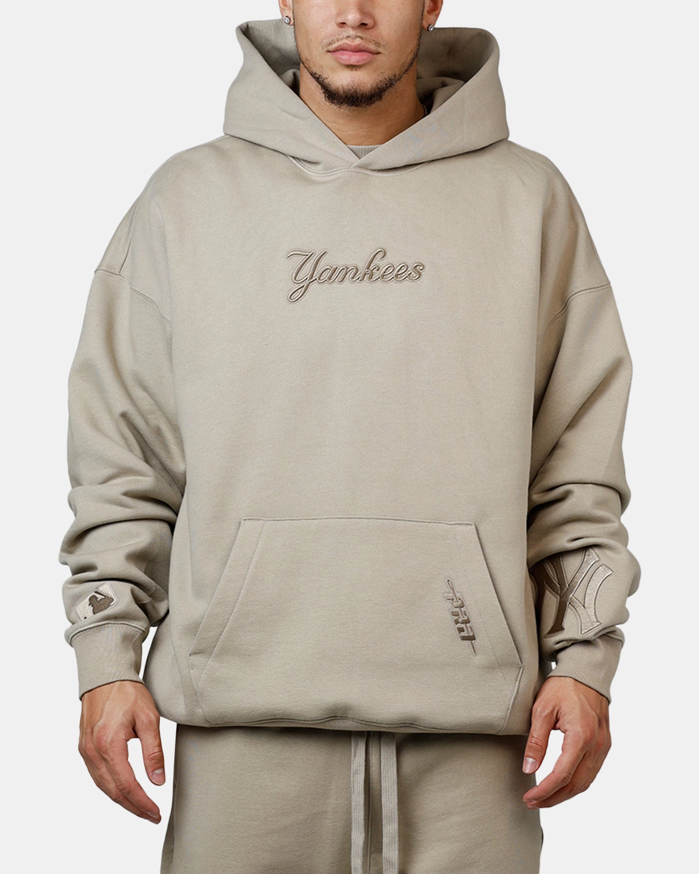 UV protection layer Pro Standard New York Yankees Wingspan Hoodie Taupe