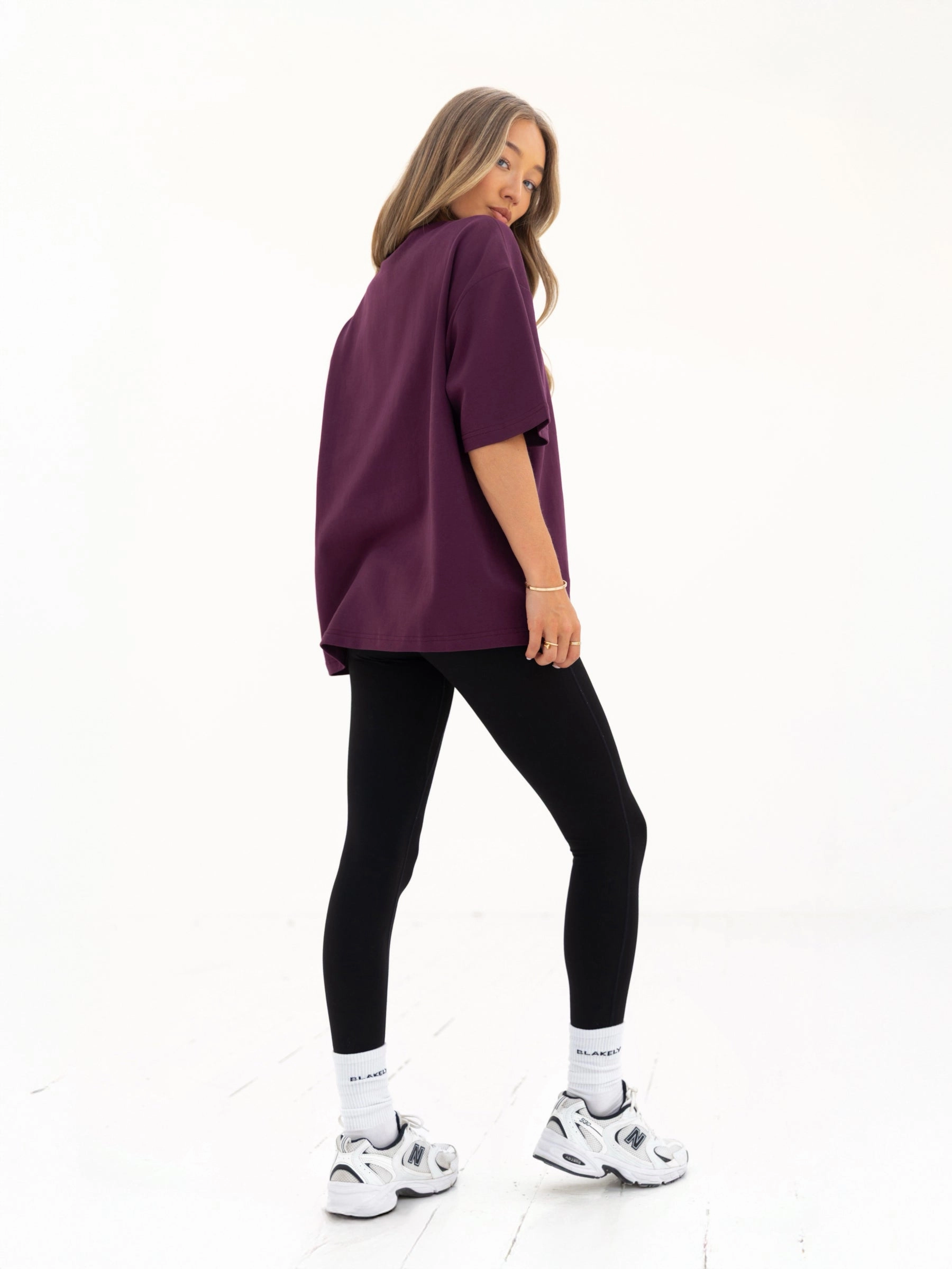 Apex 610 Ultra Oversized T-Shirt - Burgundy Cozy Feeling Simple Look
