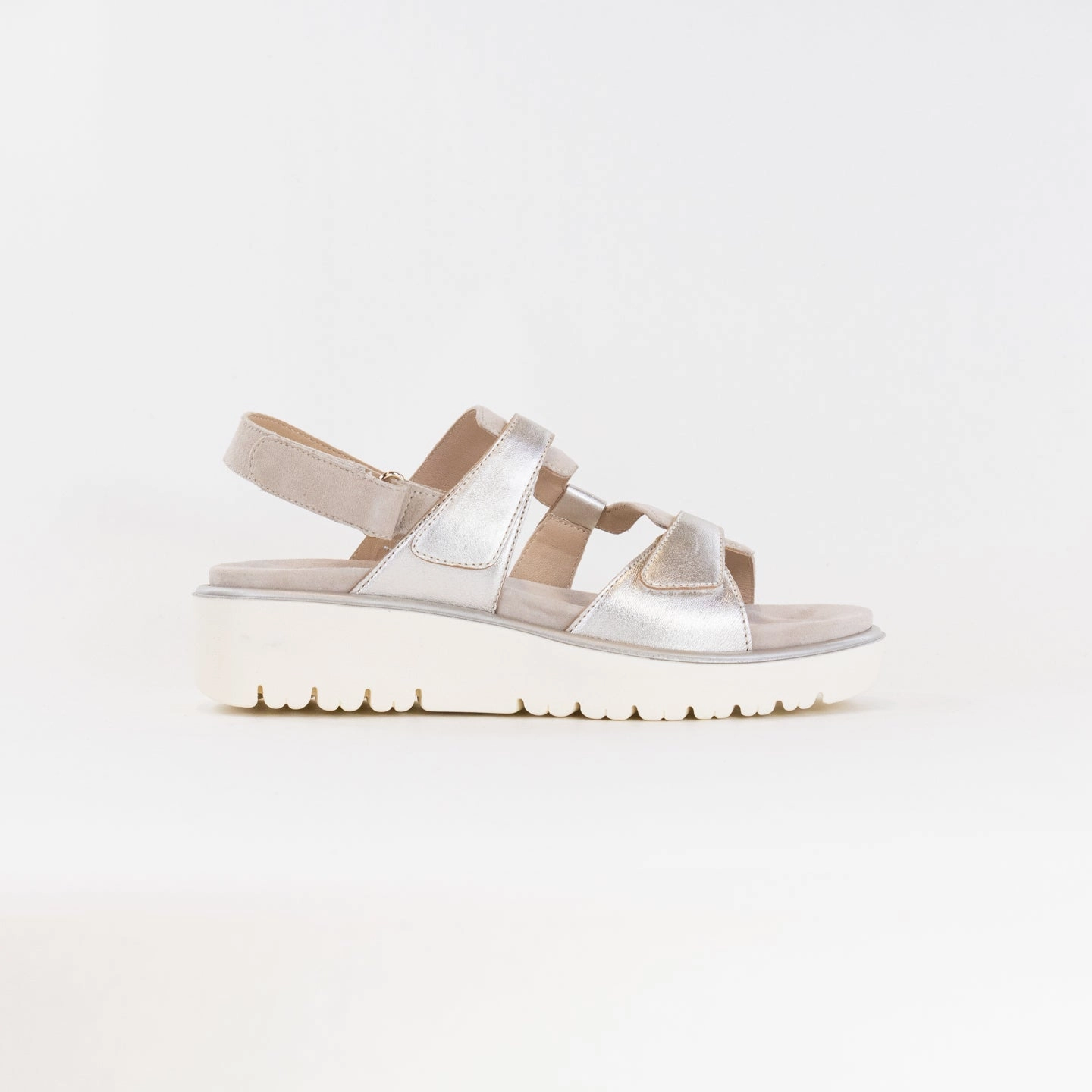 Ara Bayview Sandal (Women's) - Platinum/Sand Sturdy Sole Construction