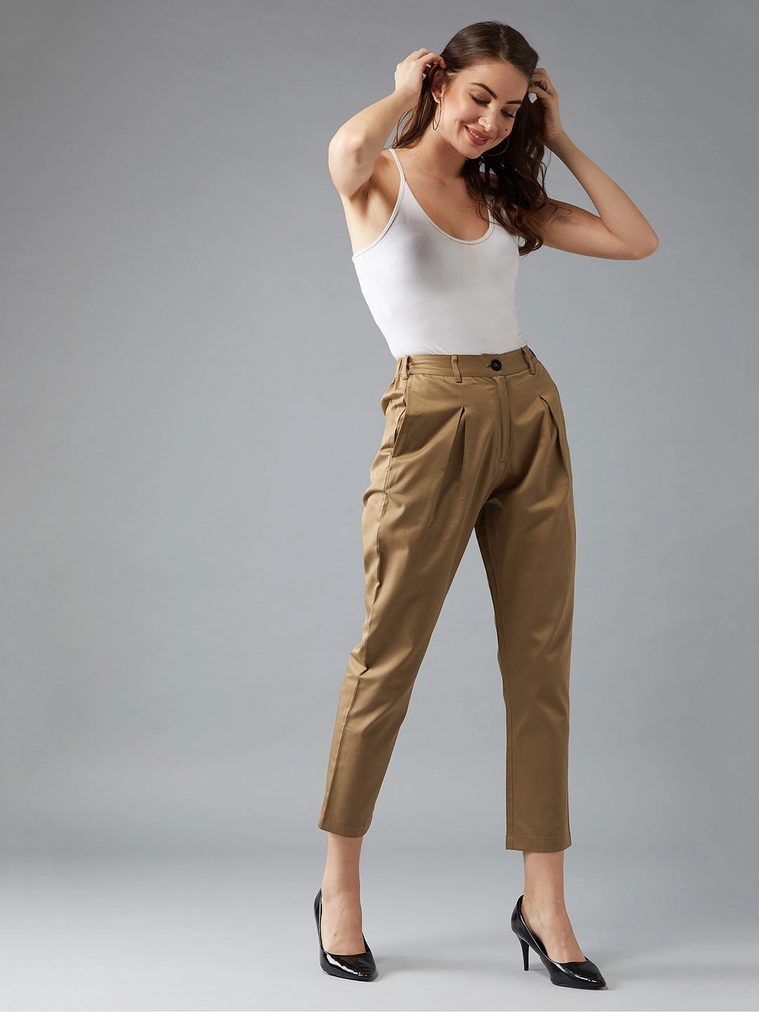 Athletic Fit Women's Olive Green Solid Pleated Regular Length Pant