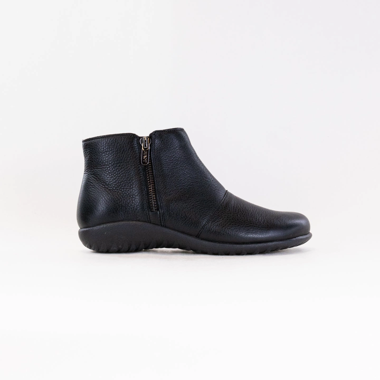 Naot Wanaka (Women's) - Black Fashionable Utility Slip On Convenience