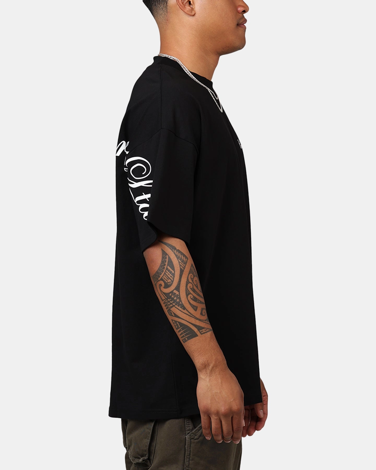 OversizedSilhouette SweatAbsorbent Carre Side Script Oversized T-Shirt Black