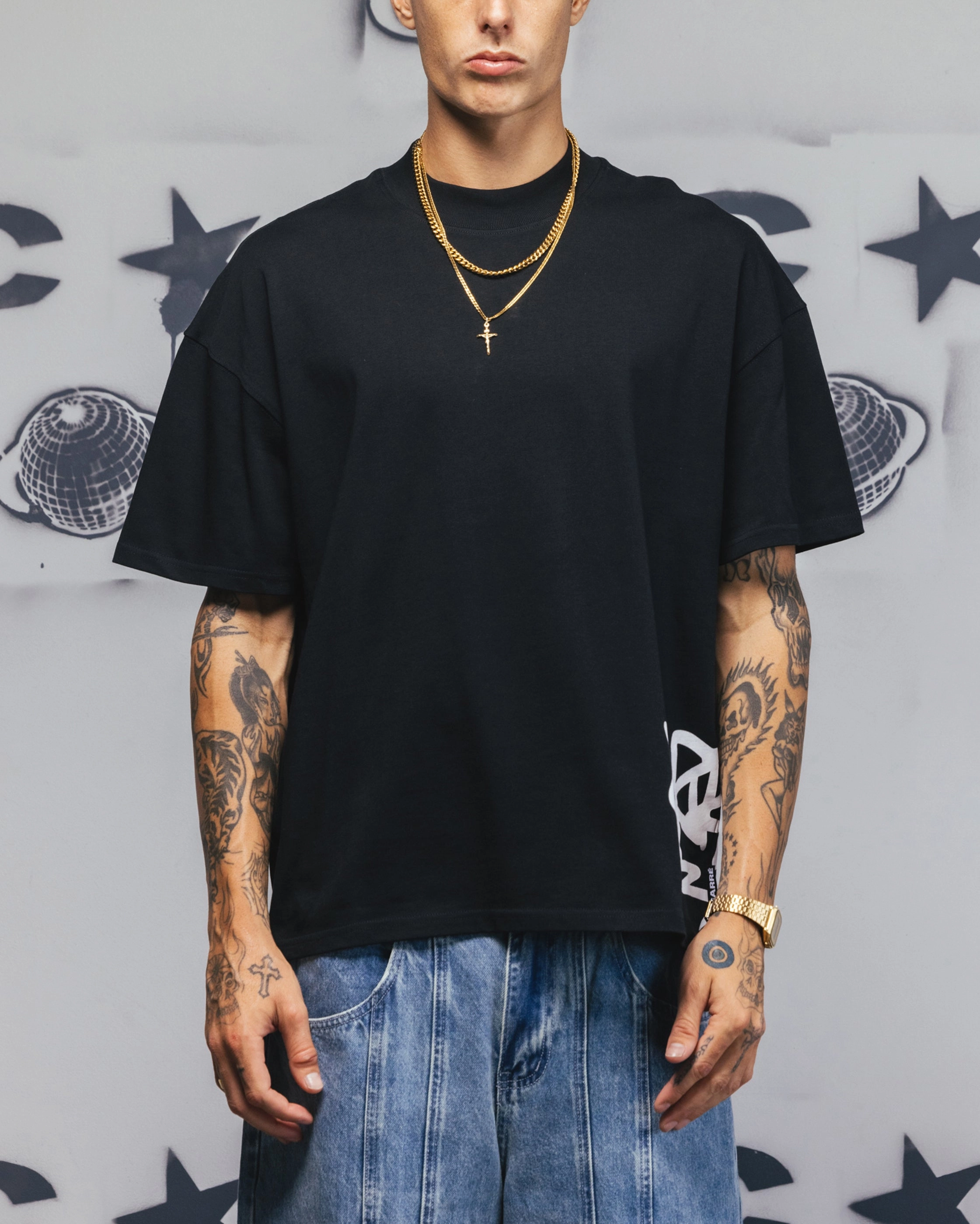 Carre Tagline T-Shirt Black Ergonomic Shoulder Shape