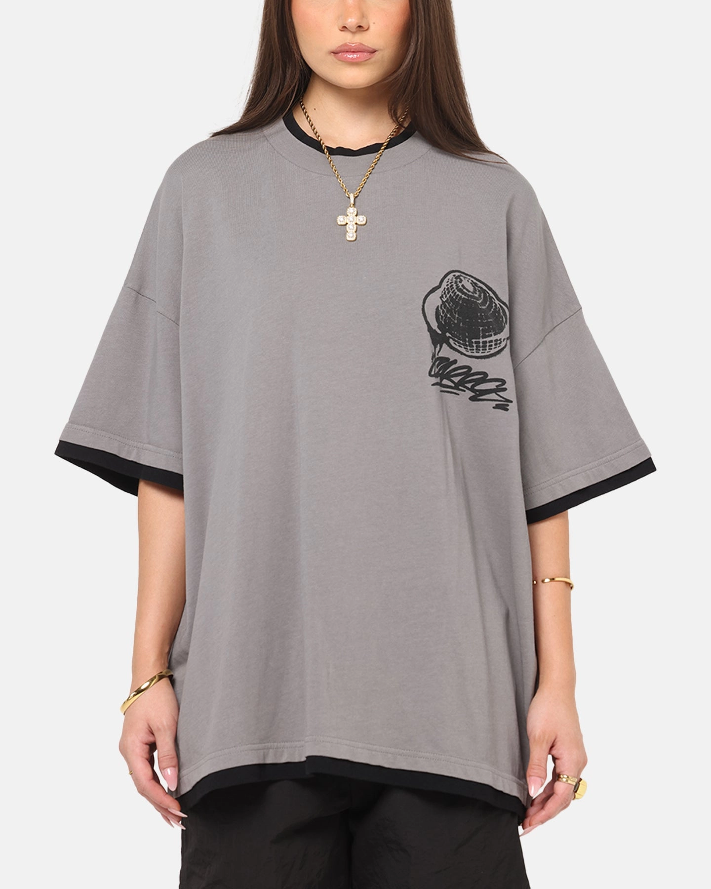 Hidden Pocket Ergonomic Cut Carre Worldwide Layered T-Shirt Grey/Black