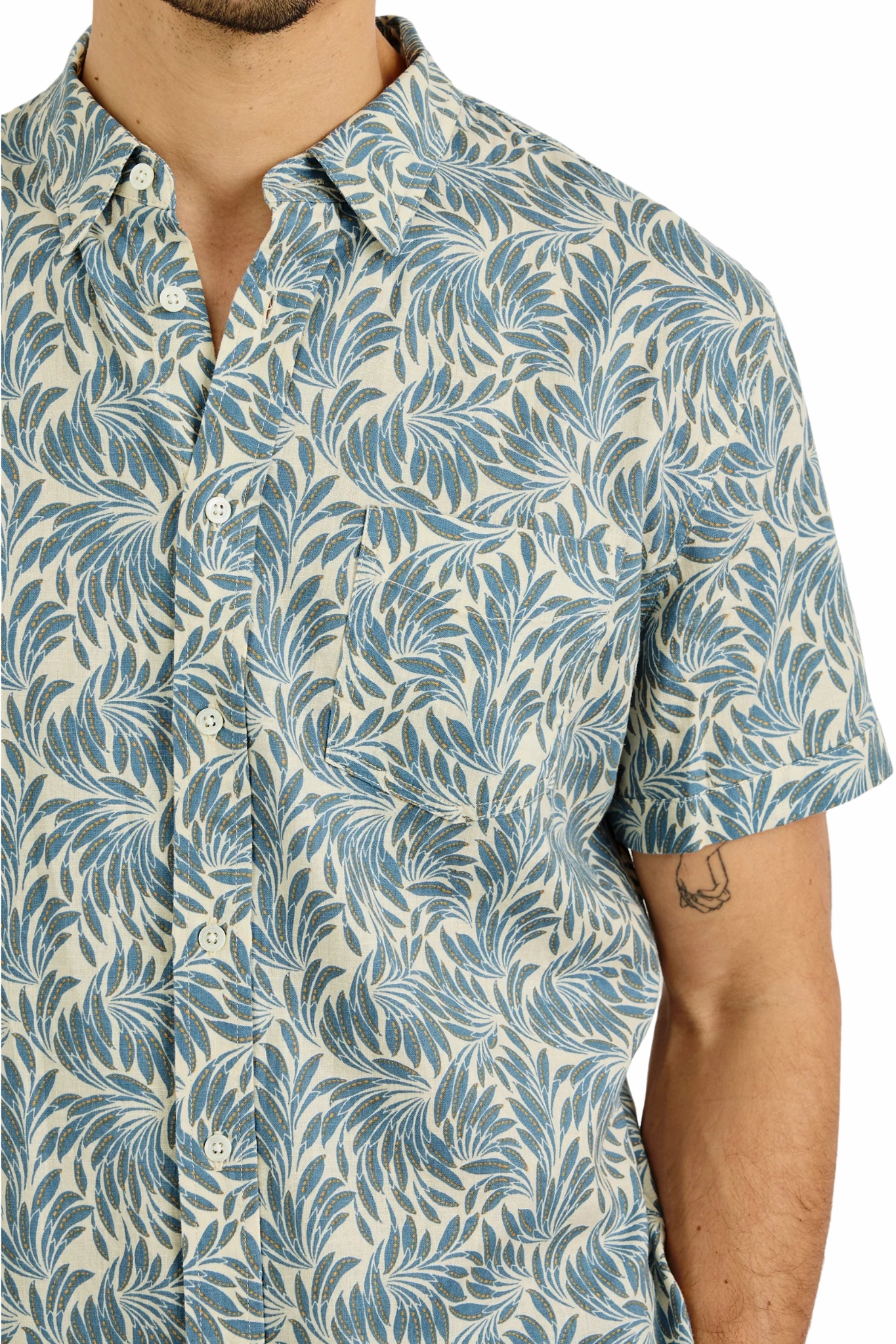 Fashion staples Tuckable Hem Carson Shirt in Ecru Banana