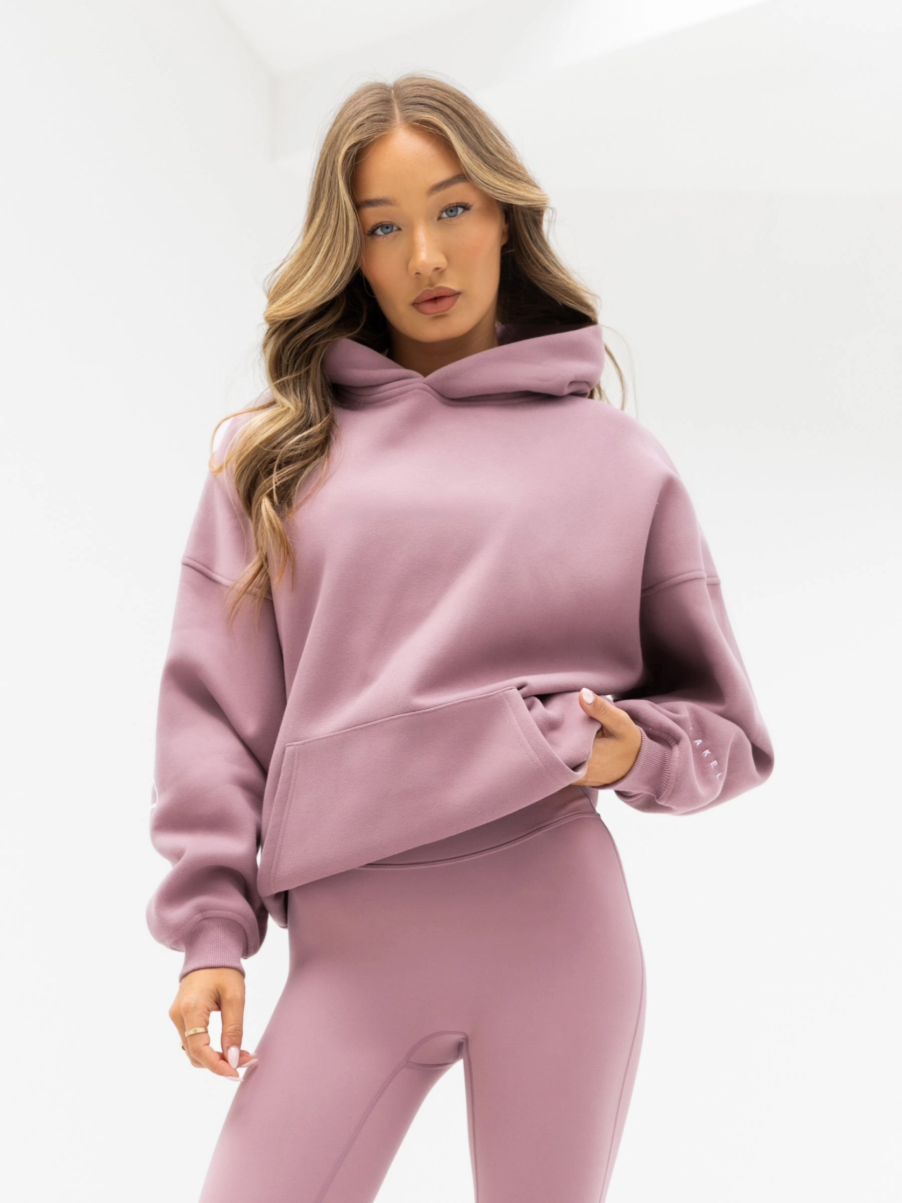 Sporty Outfit Feminine Style Outline Isabel Oversized Hoodie - Dusty Pink