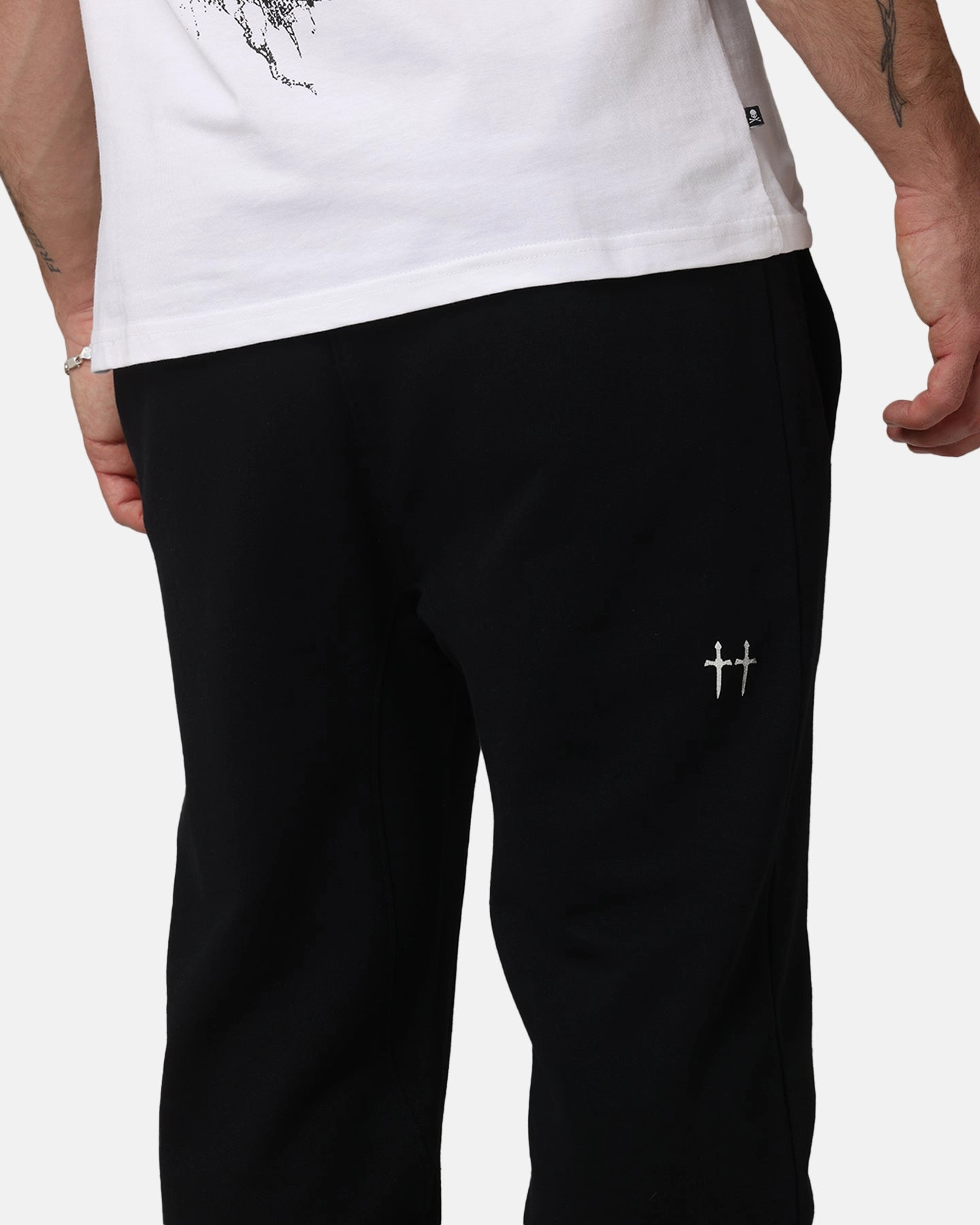 Saint Morta Daggers Sweatpants Black/Silver Breathable Wear Fit Active Layer