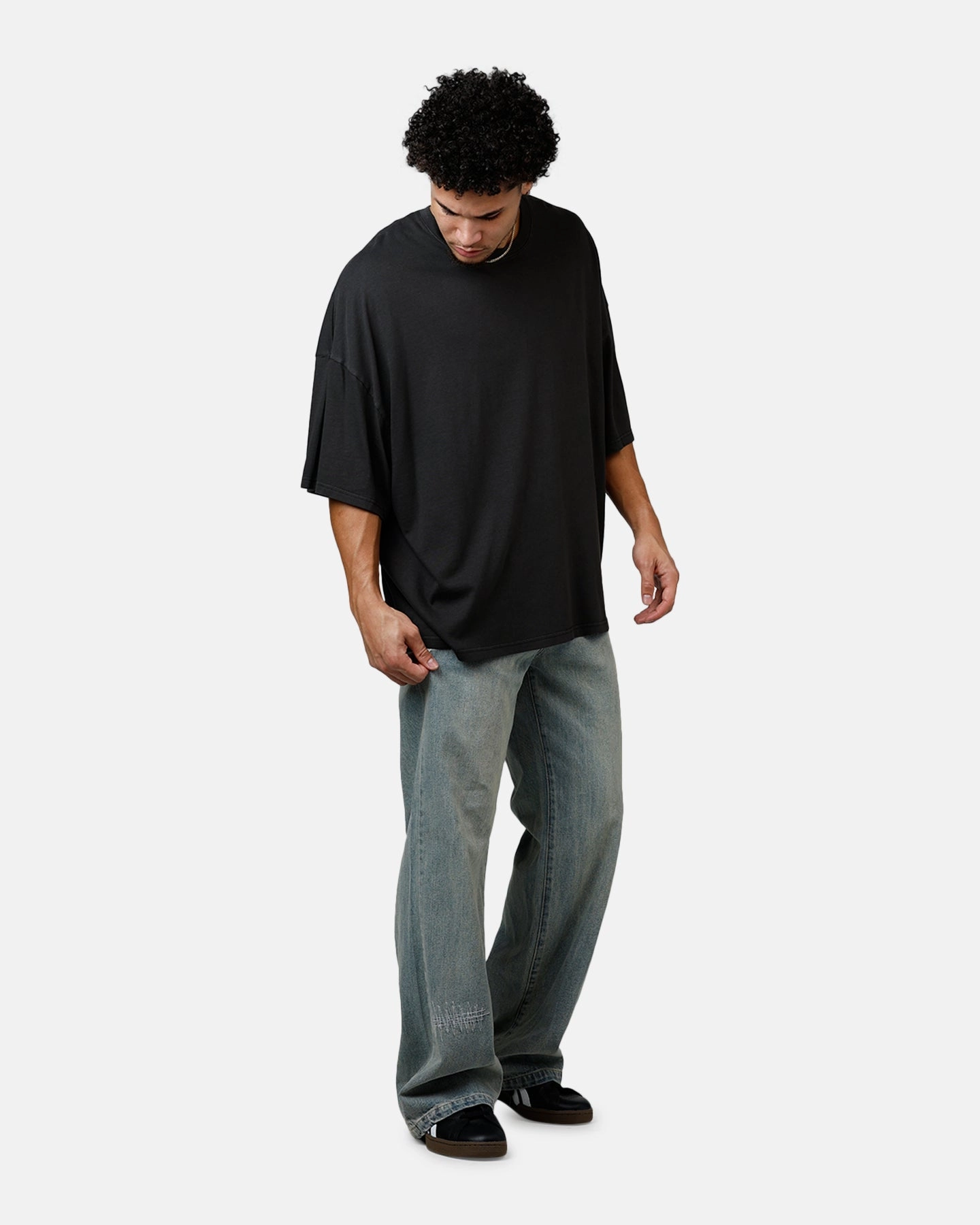 ErgonomicShape Ergonomic Shoulder Cut Champion Riggins Drop Shoulder T-Shirt Washed Black