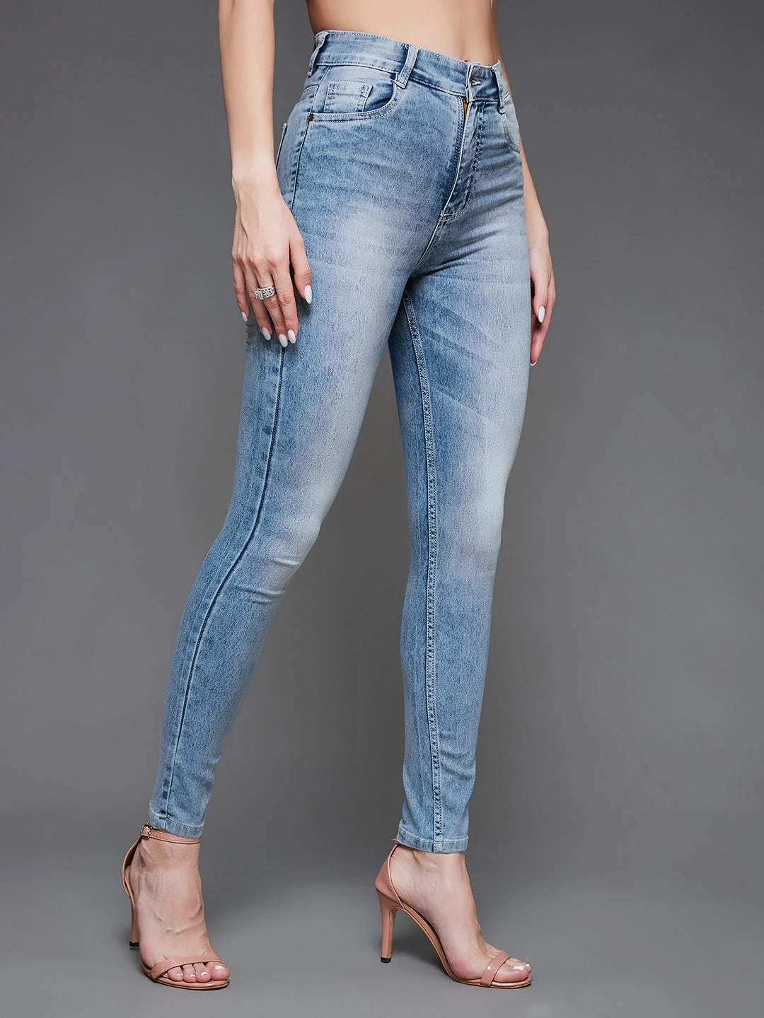 Minimalist Night Out Smooth CHASEstretch? Light Blue Slim-Fit High-Rise Denim Jeans