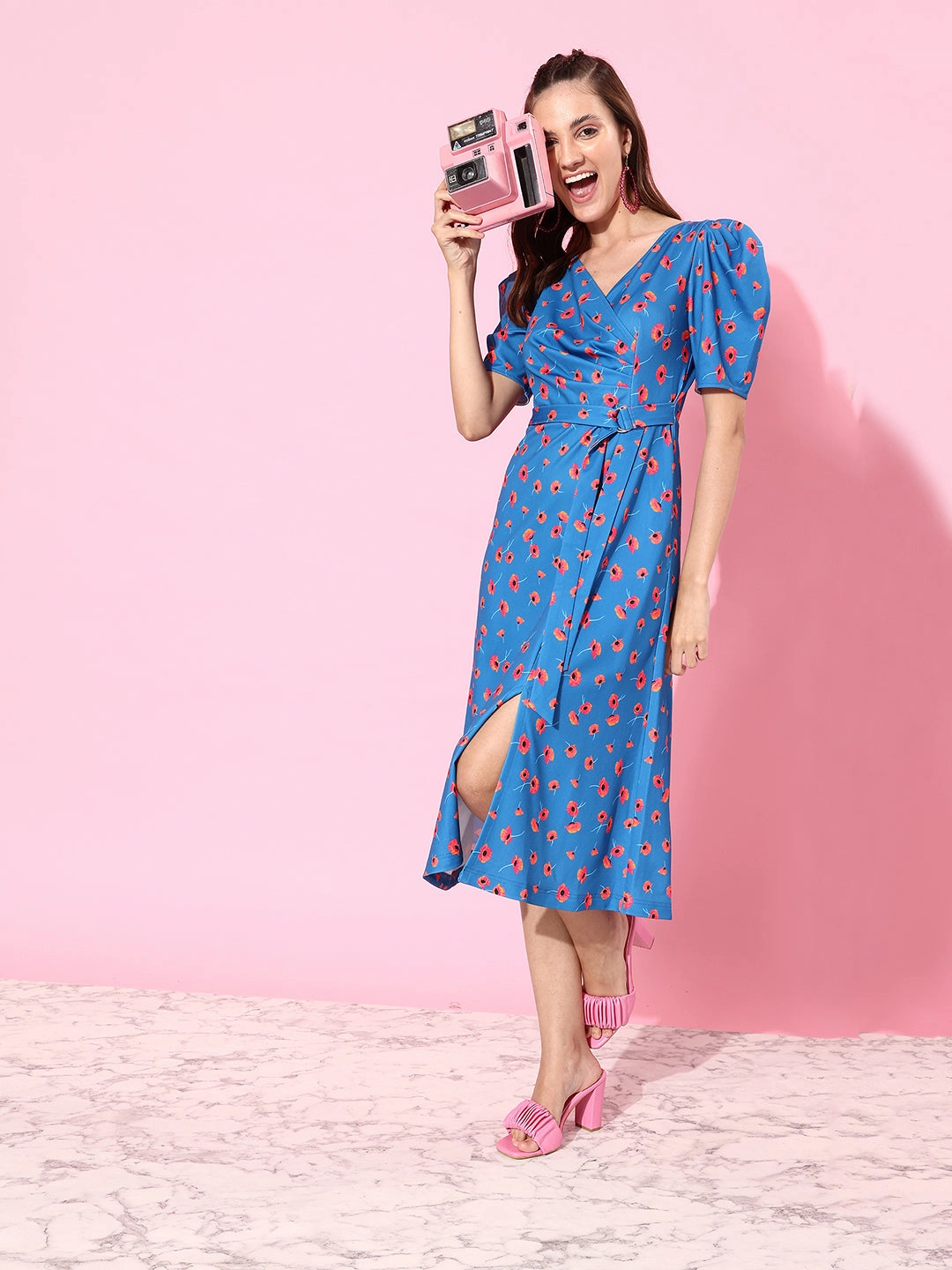 Minimal Tone Shared Moment Crease Ease Women's Multicolored-Base-Blue V-Neck Pleated Puff Sleeve Floral Patterned Wrap Midi Polyester Dress