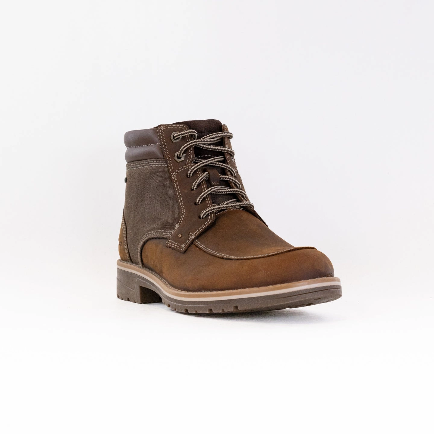 Durable Shell Weekend Camping Silent Step Clarks Morwell Zip Waterproof (Men's) - Beeswax Leather