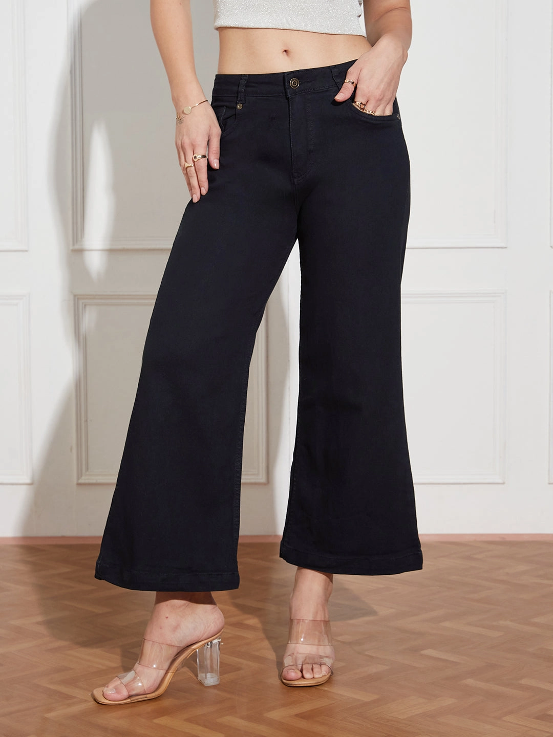 Relaxed Fit Women's Black Wide-Leg Mid Rise Clean Look Cropped Stretchable Denim Jeans