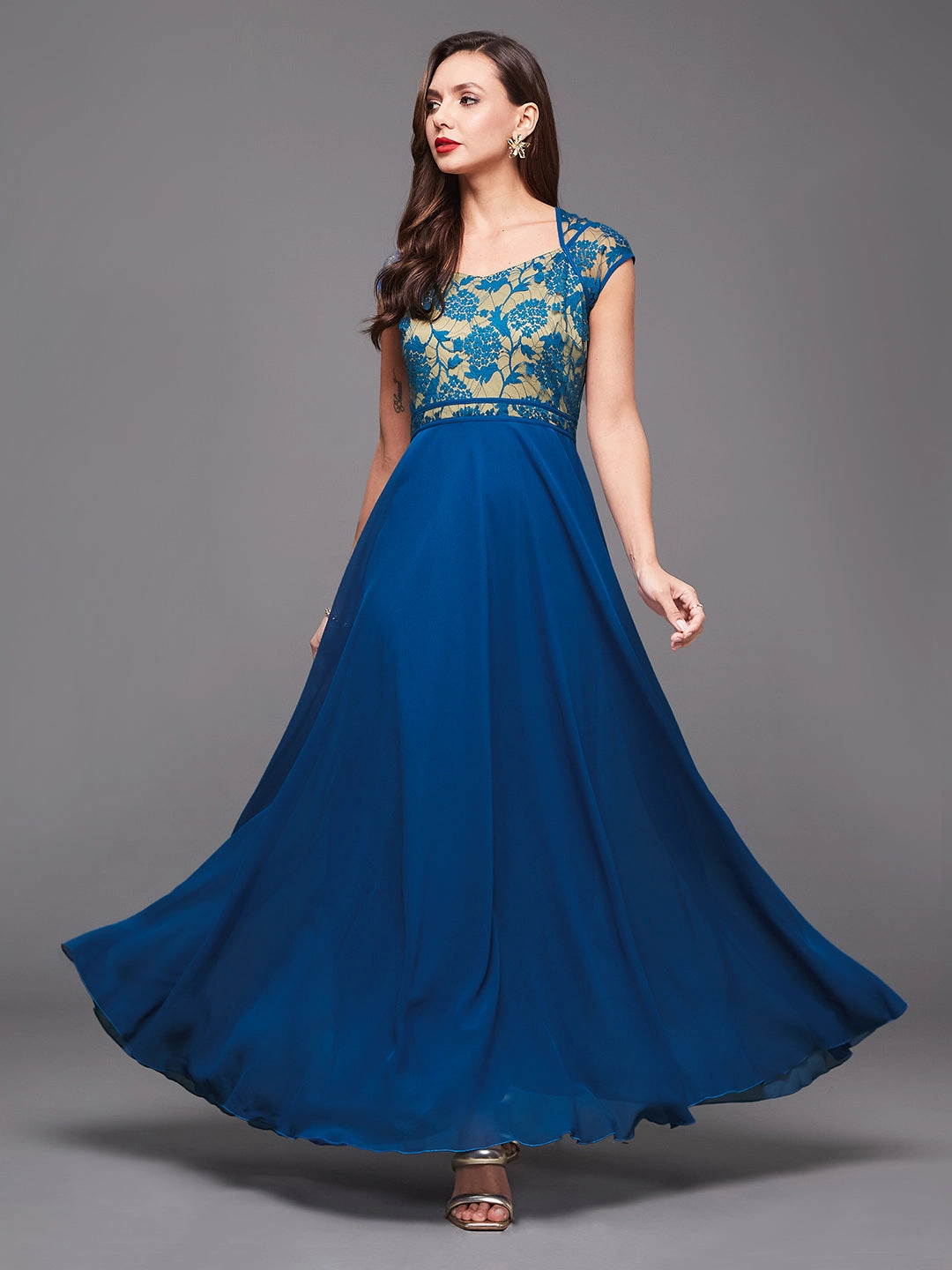 Relaxed Layer Women's Royal Blue Sweet-Heart Neck Cap-Sleeve Floral Fit & Flare Georgette Maxi Dress