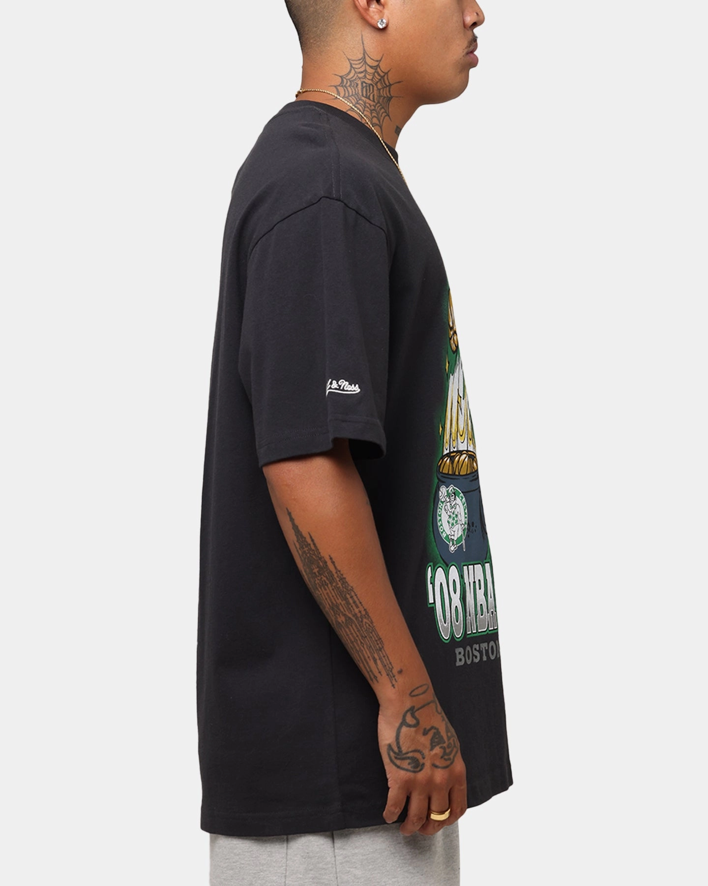 Mitchell & Ness Boston Celtics '08 NBA Champs T-Shirt Faded Black Durable Reinforced Elbow Patches Ethically Sourced Material