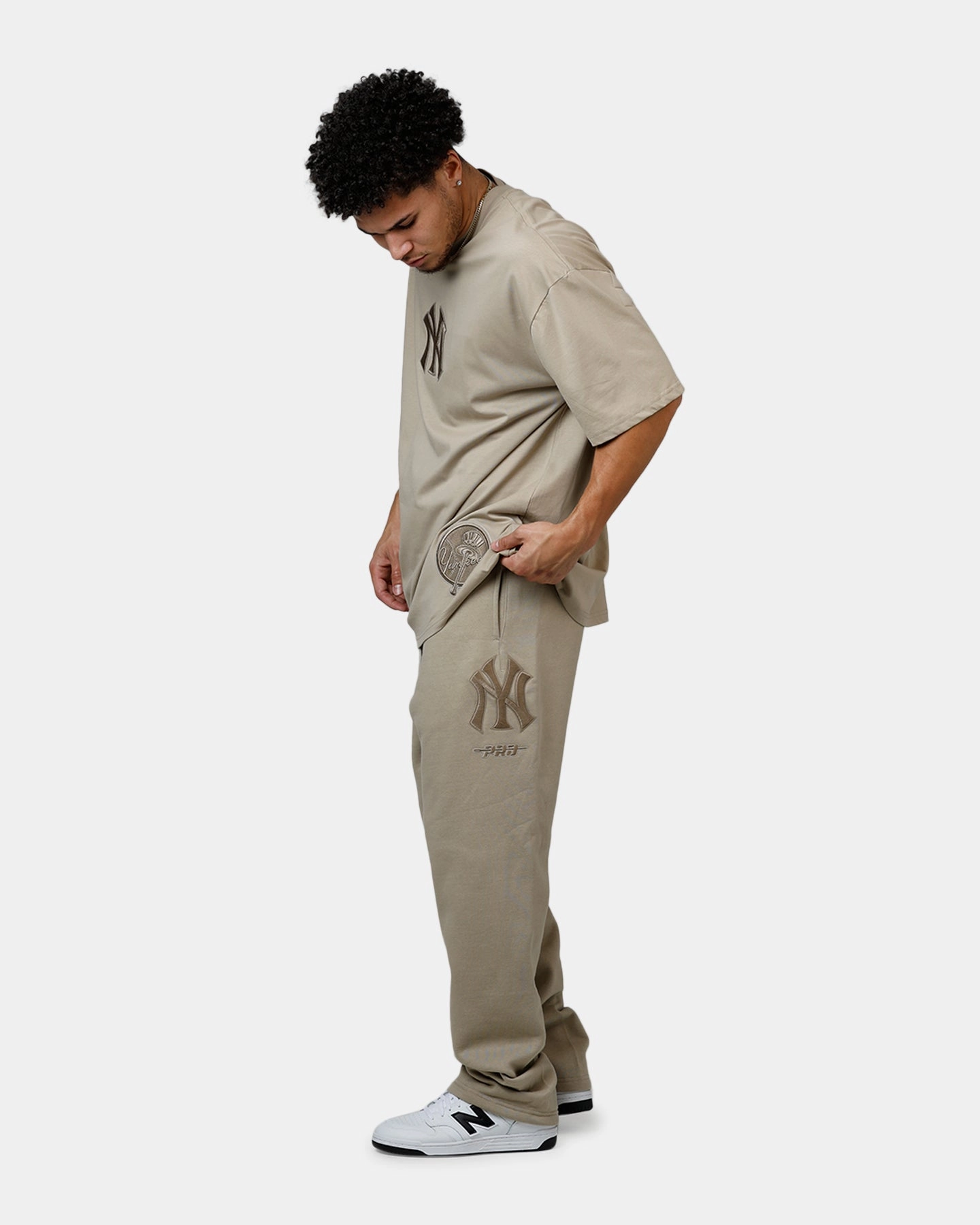 Pro Standard New York Yankees Wingspan T-Shirt Taupe Versatile Design