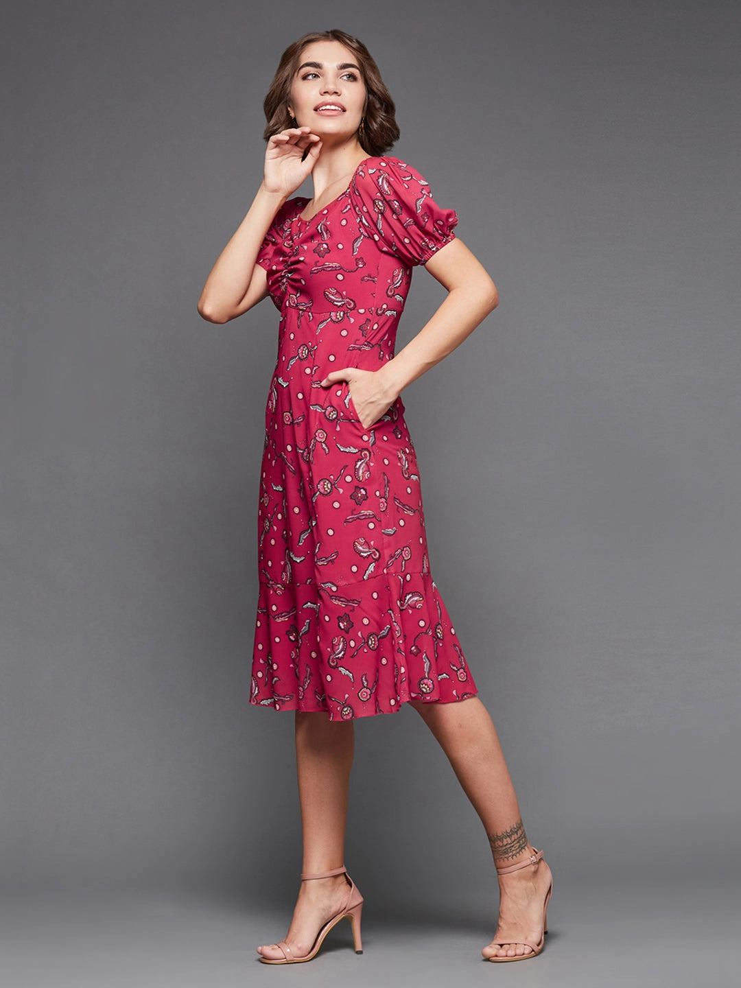 Women's Multicolored-Base-Dark Pink Sweetheart Half Sleeve Floral Fit & Flare Midi Dress Sleek Design