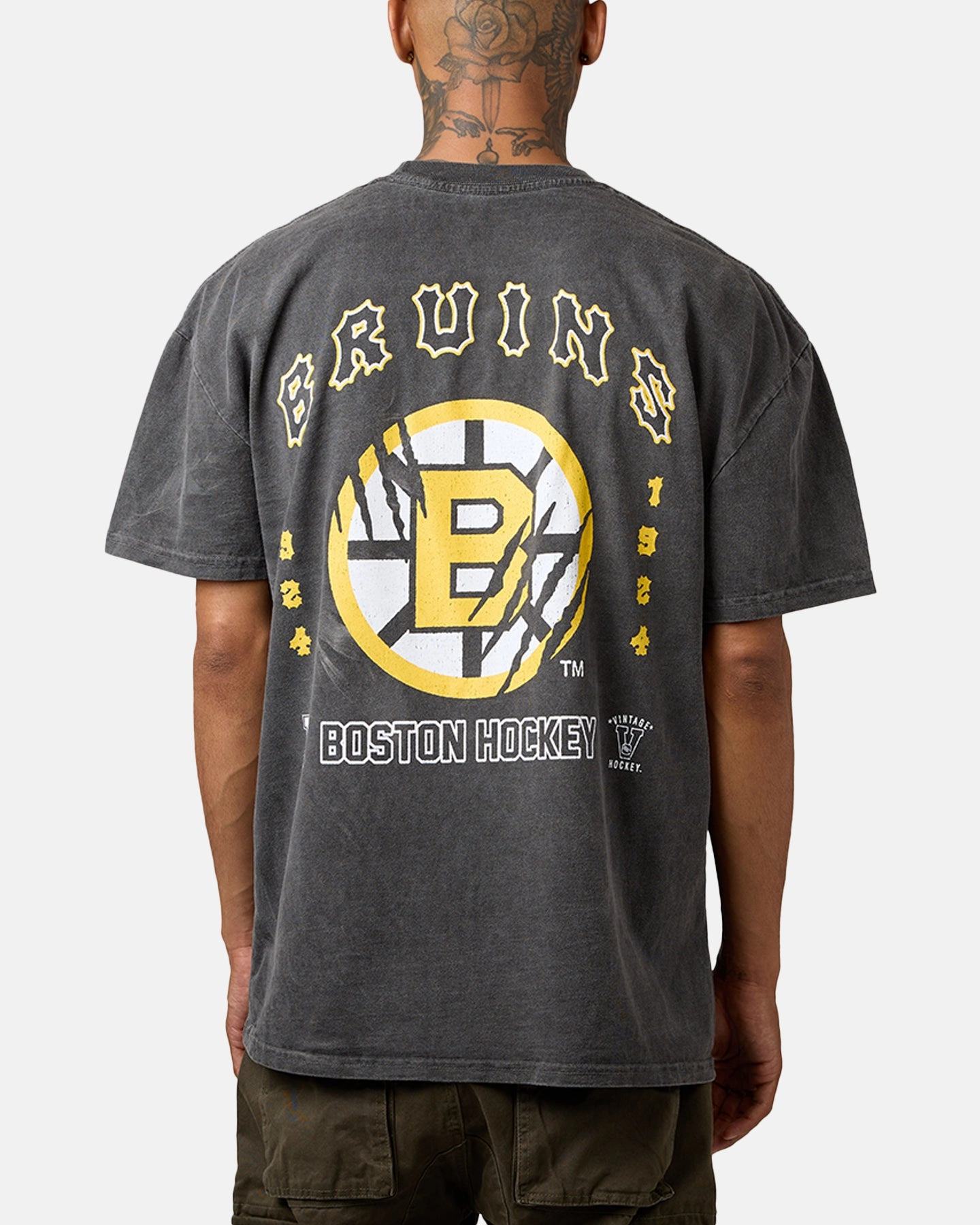 Culture Kings Boston Bruins Blades Heavyweight T-Shirt Black Wash Layered Collar Design Elegant Cardigan