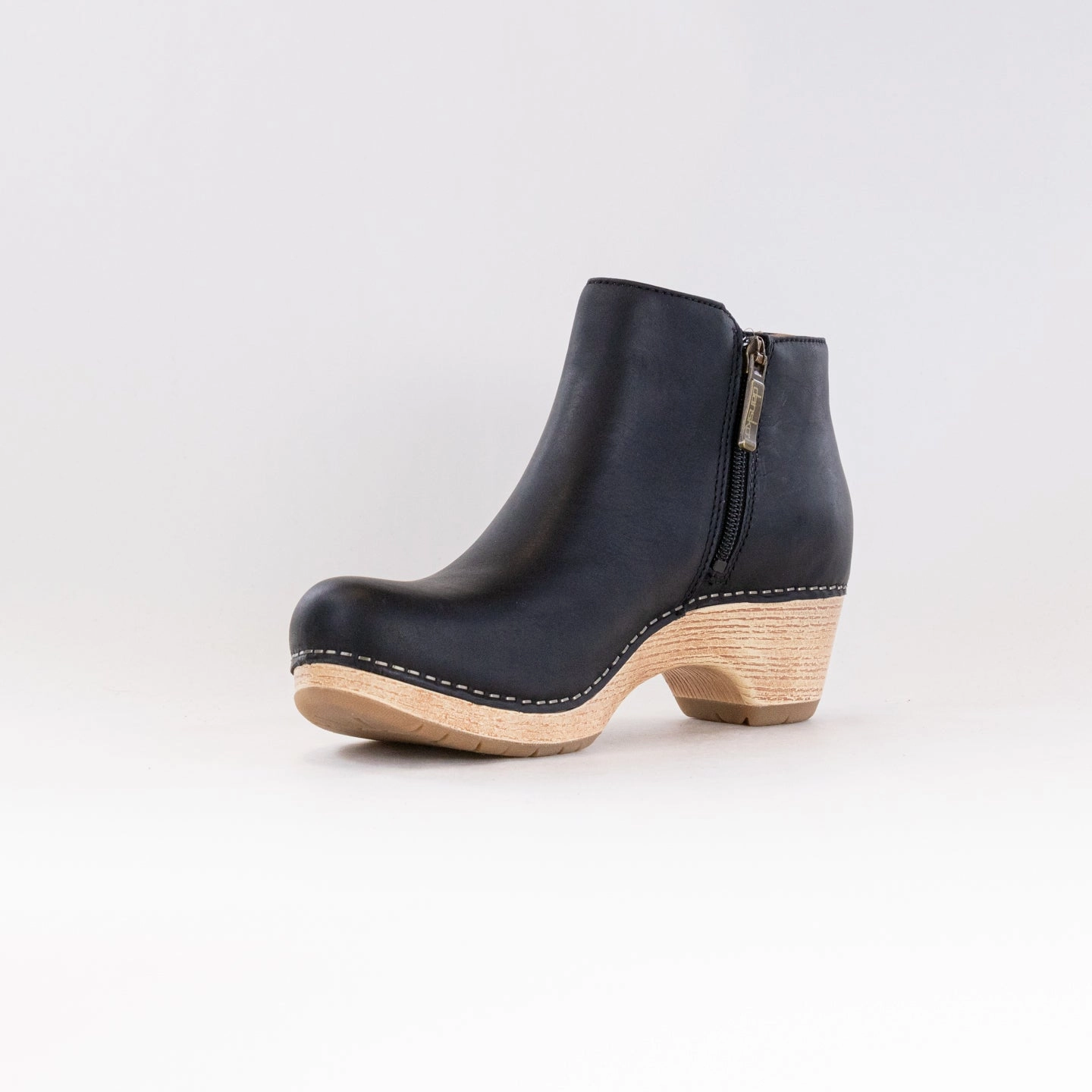 Dansko Lizanne (Women's) - Black Leather Wide Sole Multi-Function Wear