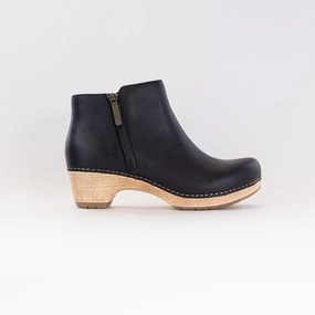 Secure Strap Dansko Lizanne (Women's) - Black Leather