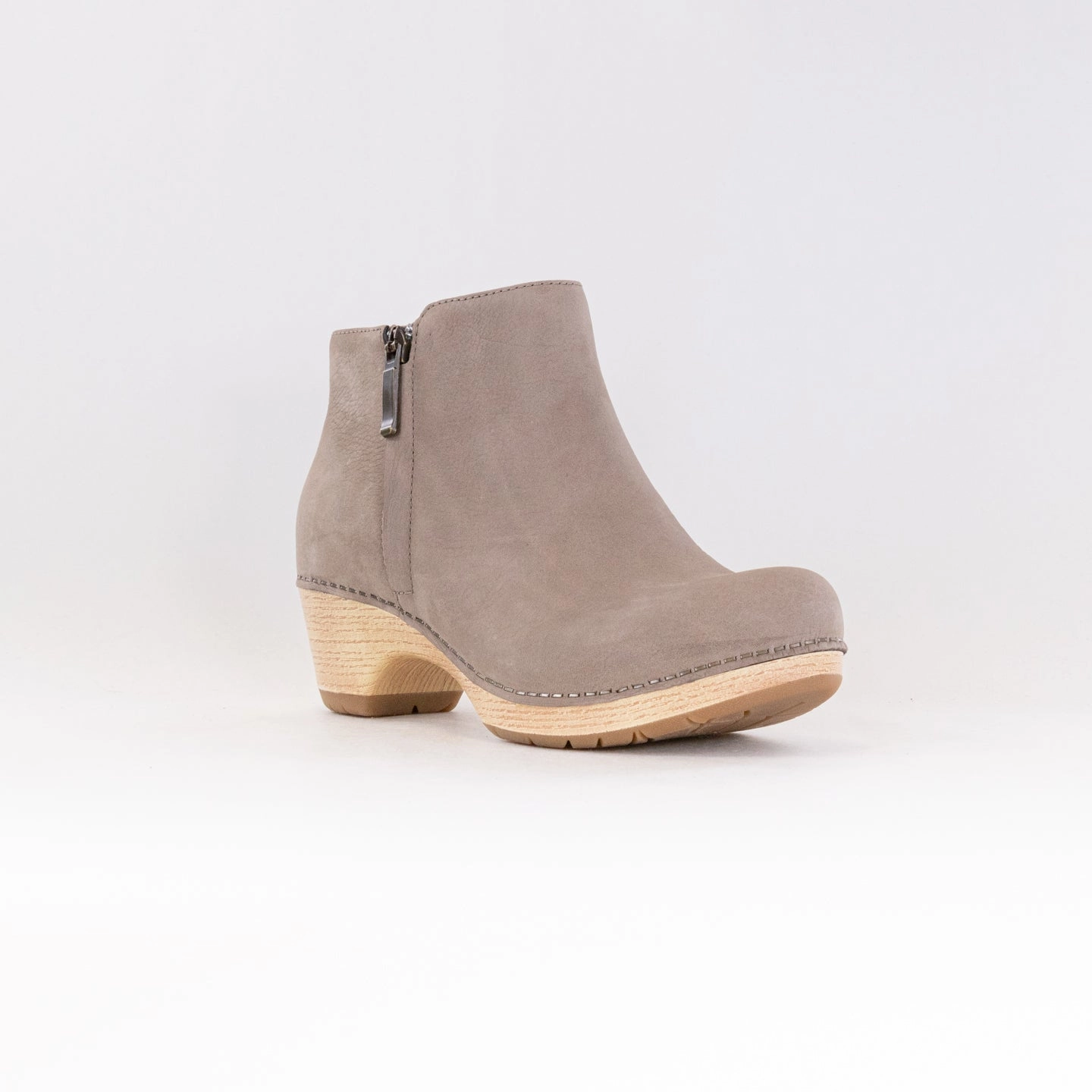 Functional Build Dansko Lizanne (Women's) - Taupe