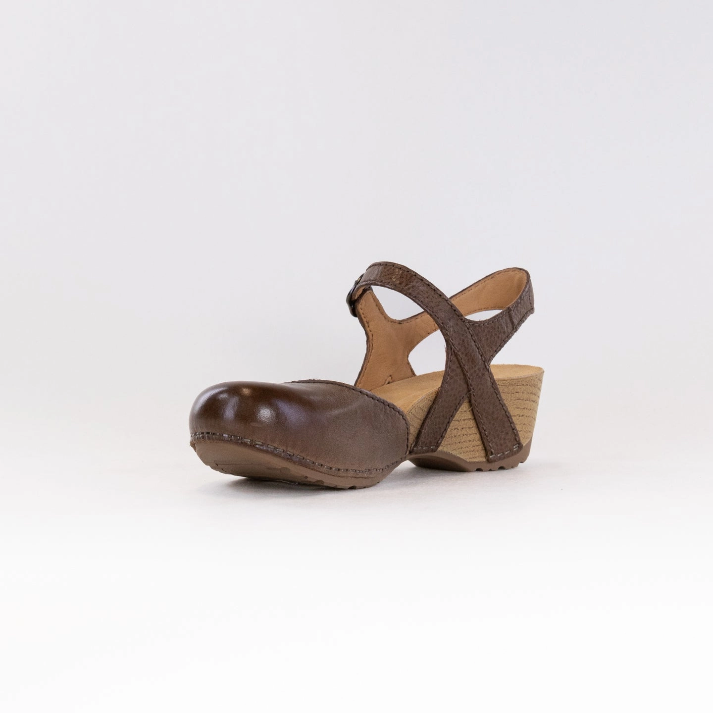 Ultraviolet Resistant Webbing Dansko Tiffani (Women's) - Brown