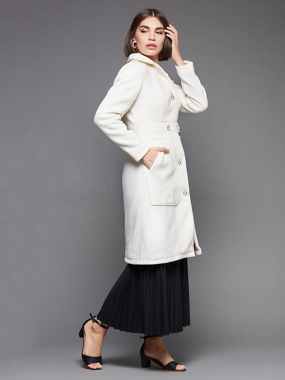 Ergonomic Drape Off White Collar Full Sleeves Pocketed Longline Winter Wear Blazer Jacket