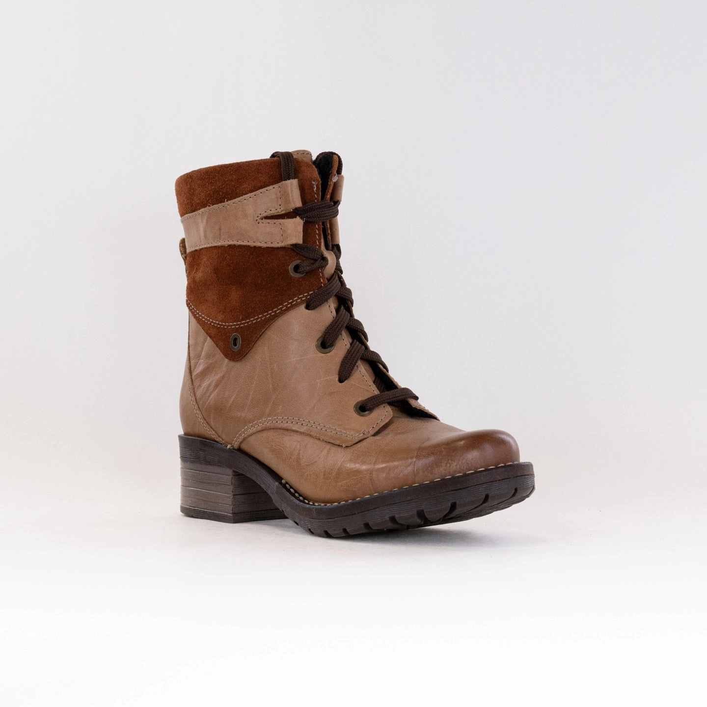 Dromedaris Kara Suede (Women's) - Saddle Oil-Resistant