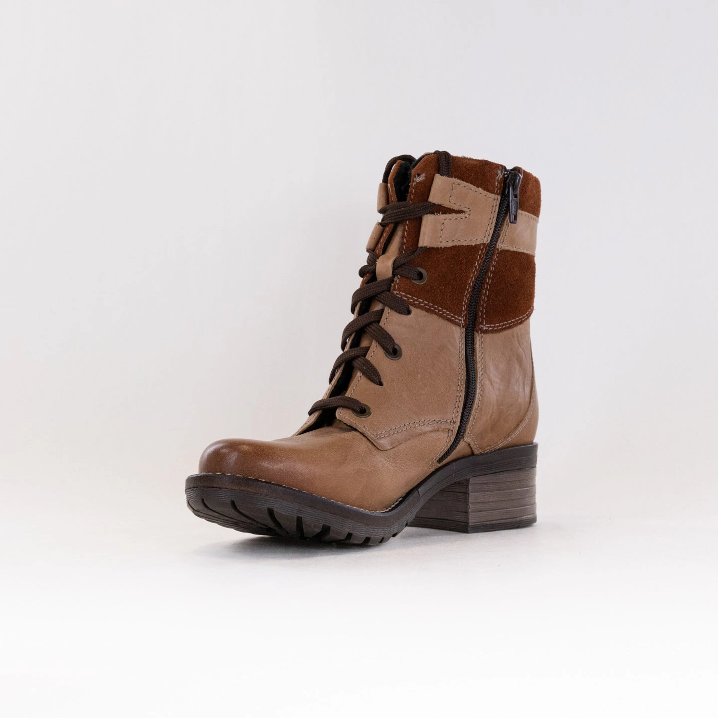 Dromedaris Kara Suede (Women's) - Saddle Enhanced Leg Support