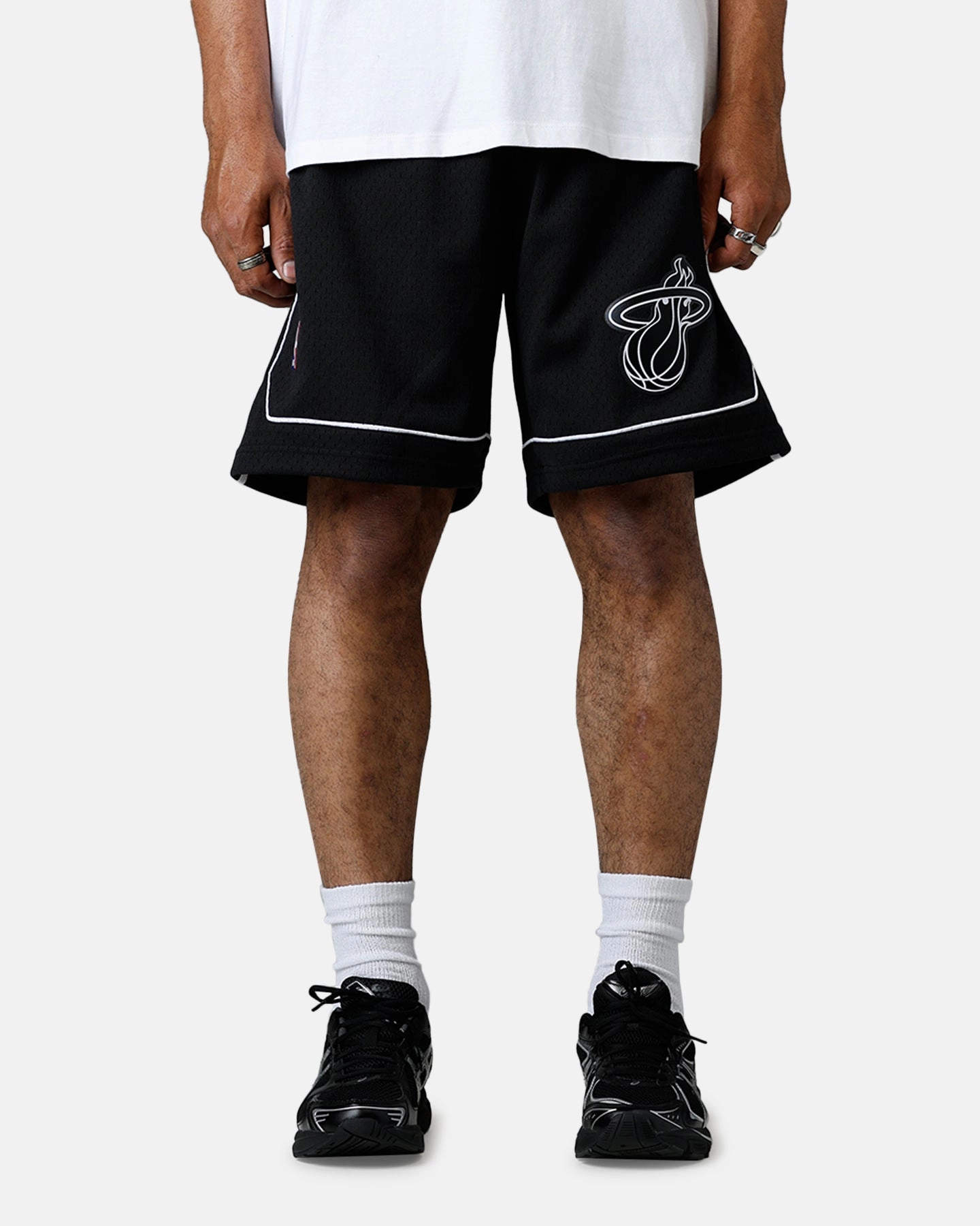 Ergonomic Fit Design Mitchell & Ness Miami Heat 2011 Swingman Shorts Black/White