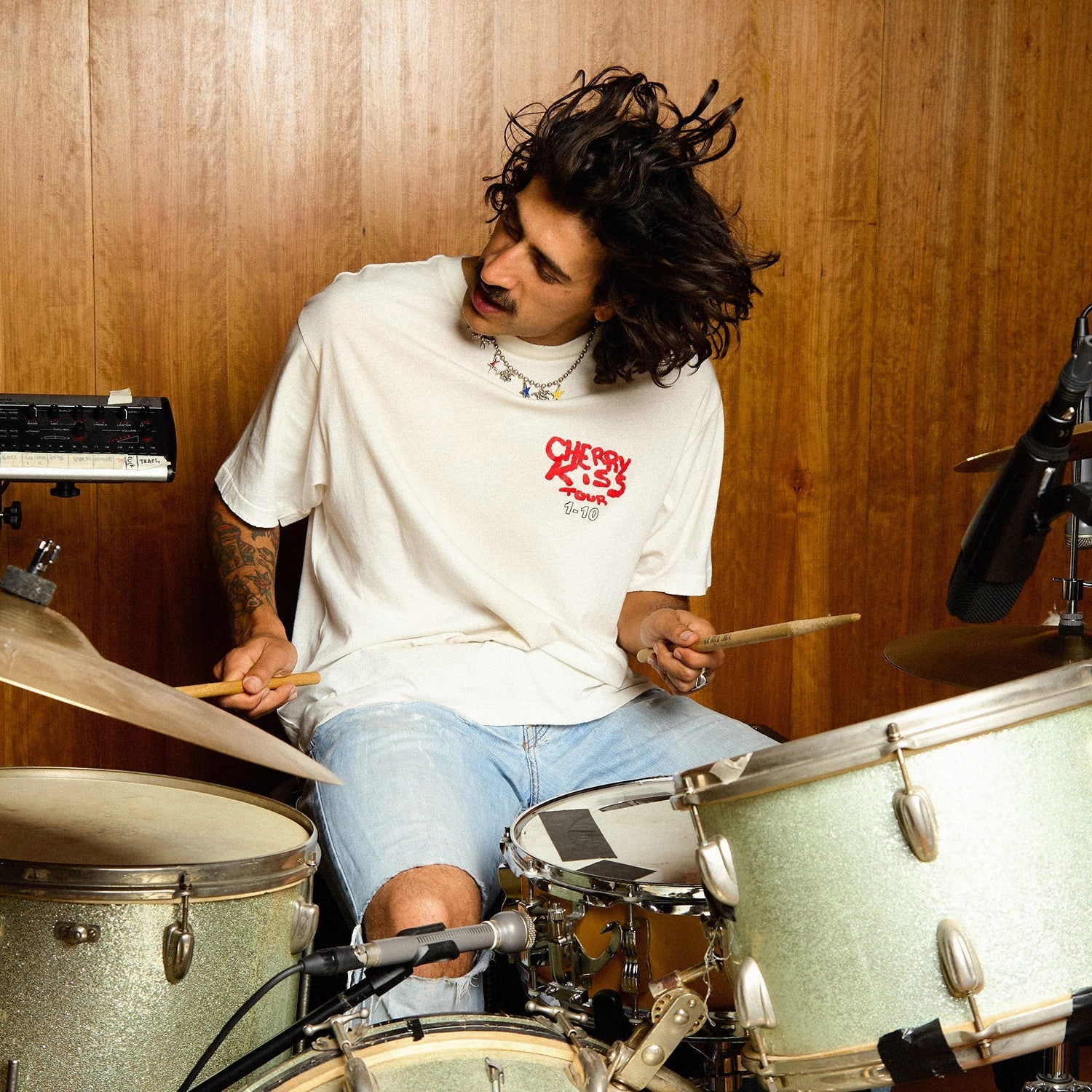 Luxurious DWT Cherry Kiss Tour Vintage White T-Shirt