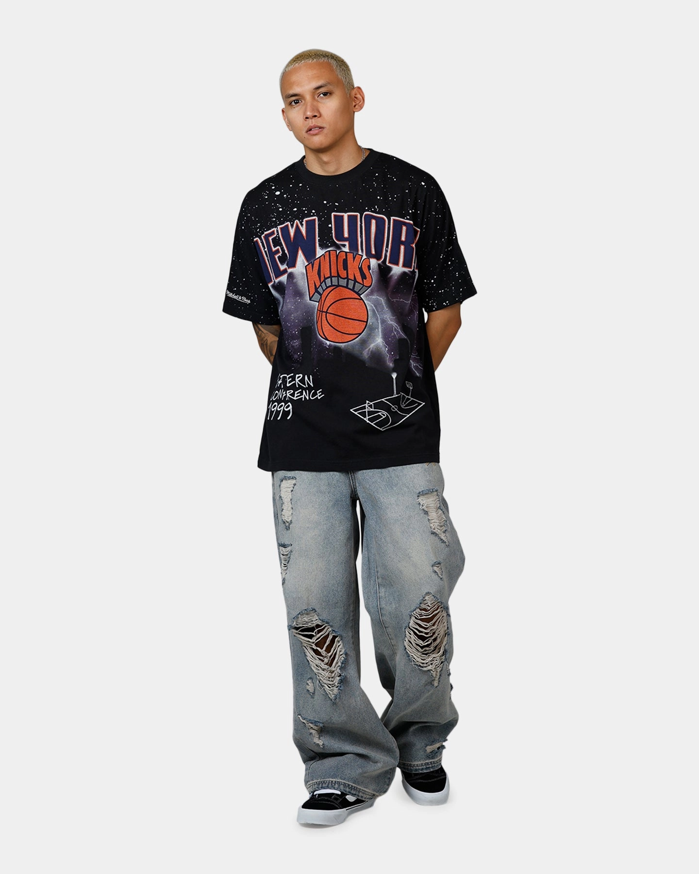 FrictionResistant Fabric Mitchell & Ness New York Knicks Skyline T-Shirt Faded Black