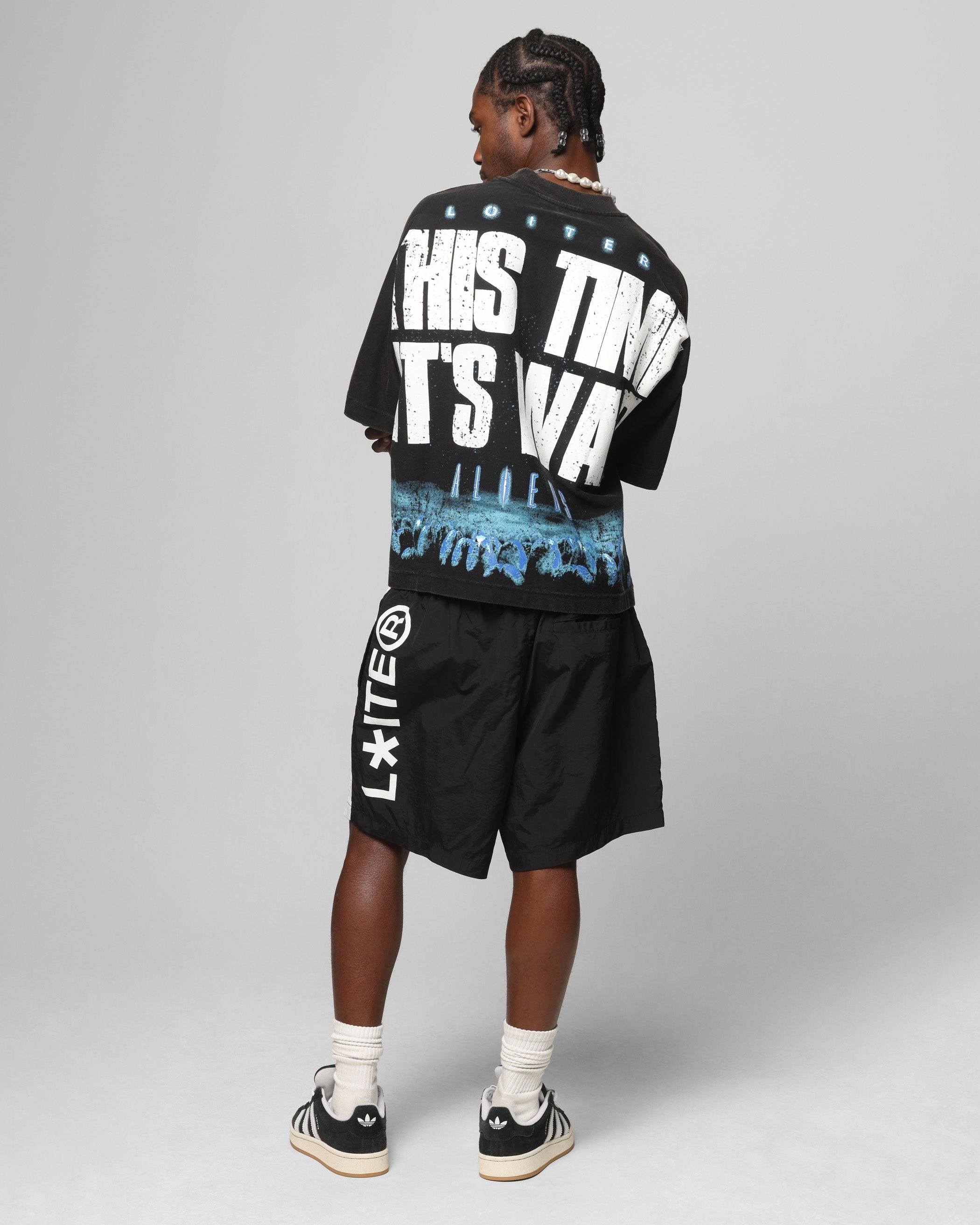 QuickRelease Closures Tagless Design Loiter Alien It's War Boxy T-Shirt Washed Black