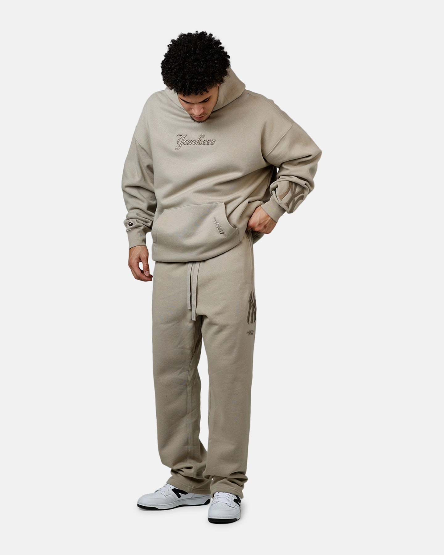 Fitted waist Easy Access Pro Standard New York Yankees Wingspan Pants Taupe