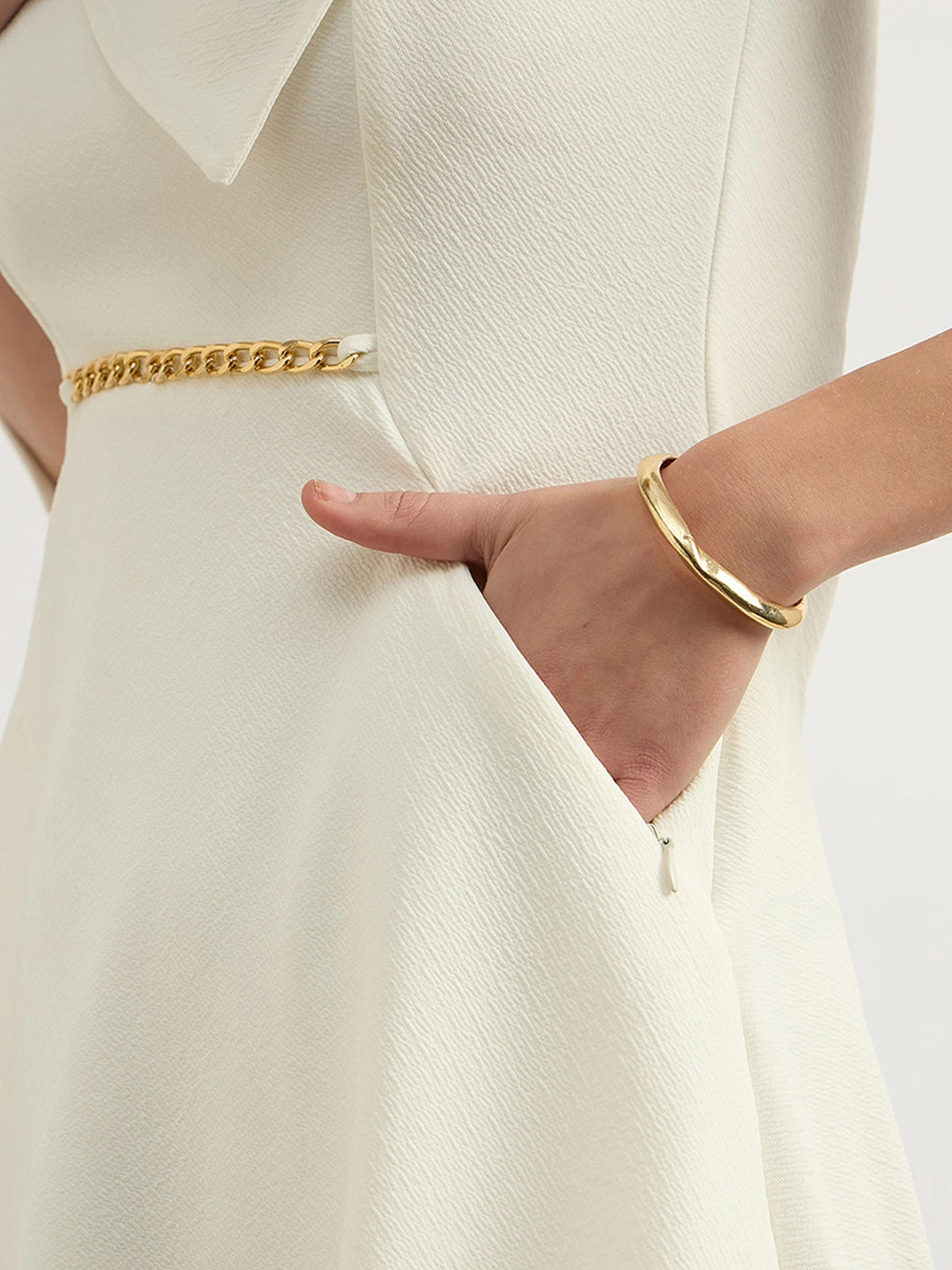 Women's Off White Solid Square Neck Raglan Sleeves Side Pocketed Polyester Fit and Flare Knee-Length Dress Glam Touch Comfort Mode