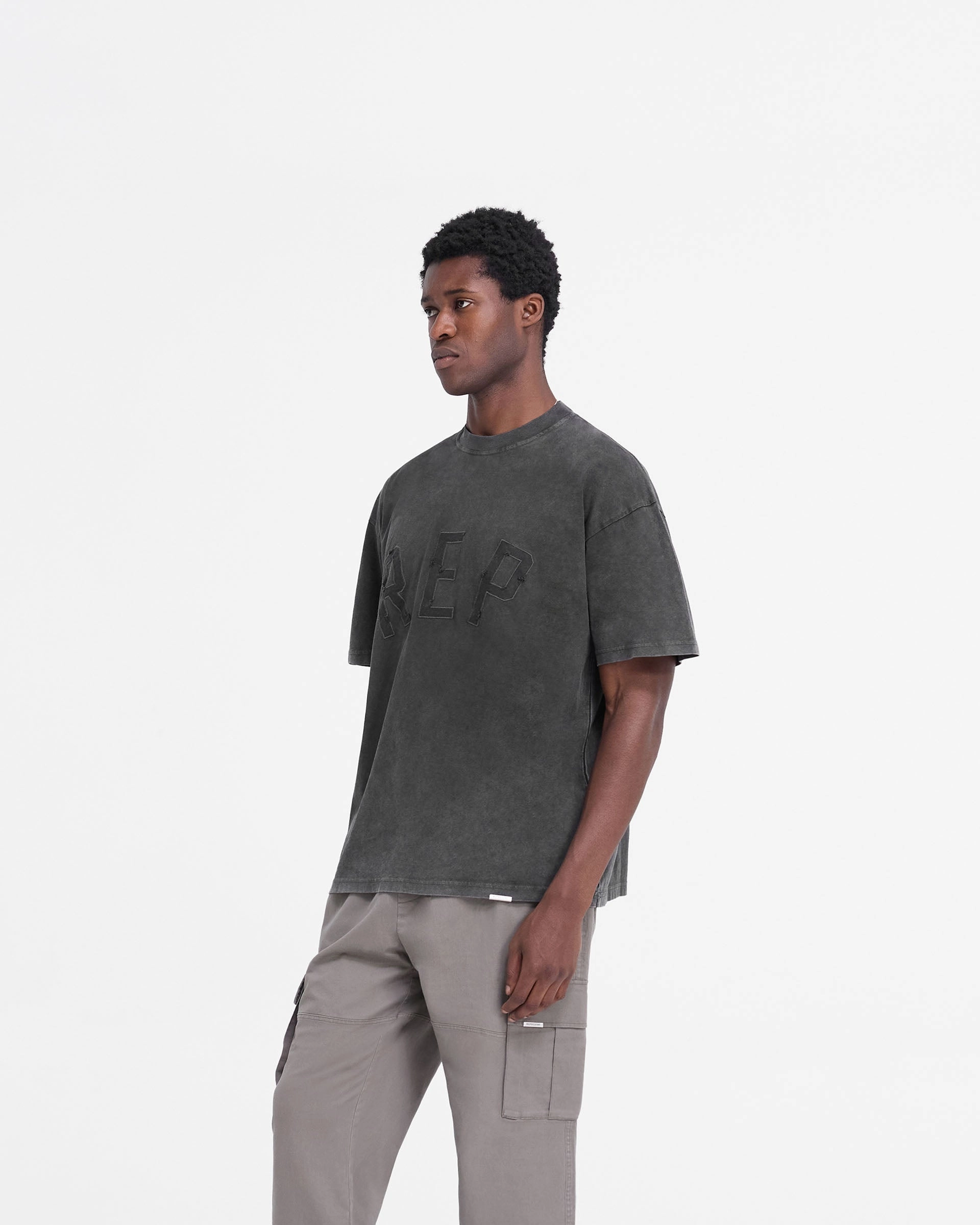 Unisex Fit Rep Applique T-Shirt - Vintage Black