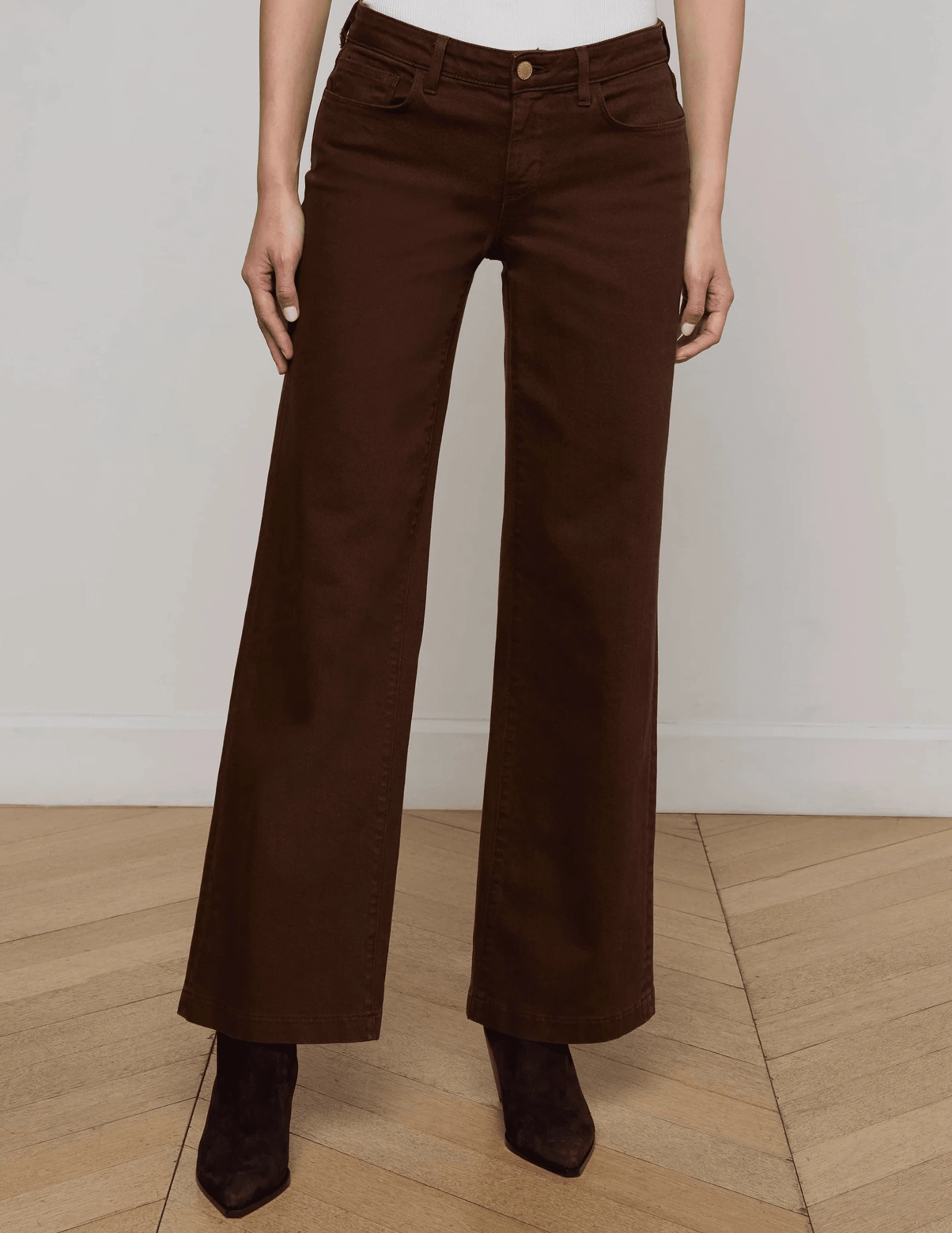 L'AGENCE Joanne Low Rise Wide Leg Jeans in Brown Articulated Knee Shape