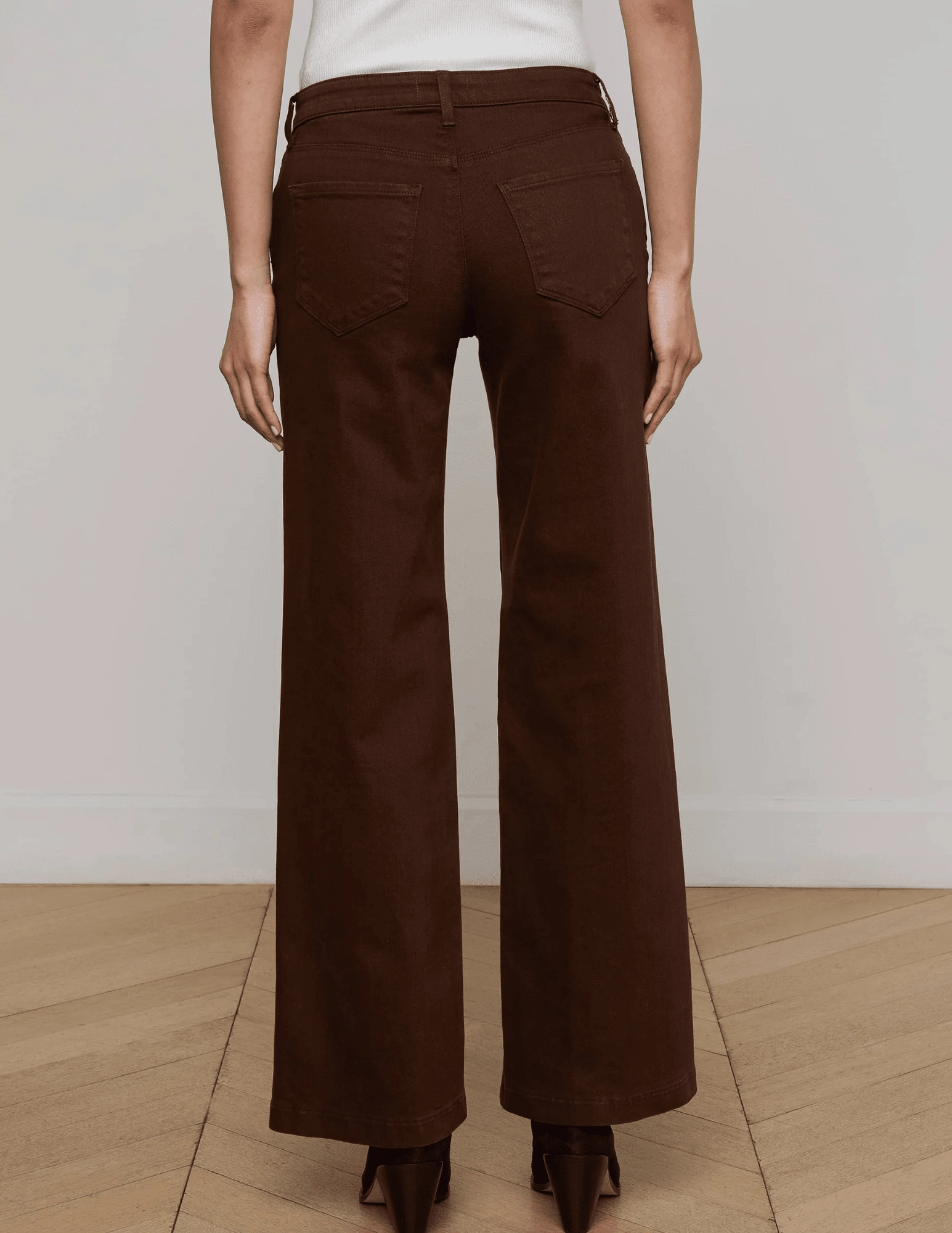 L'AGENCE Joanne Low Rise Wide Leg Jeans in Brown Sporty Comfort Elegant Urban Explorer Athlete Fit