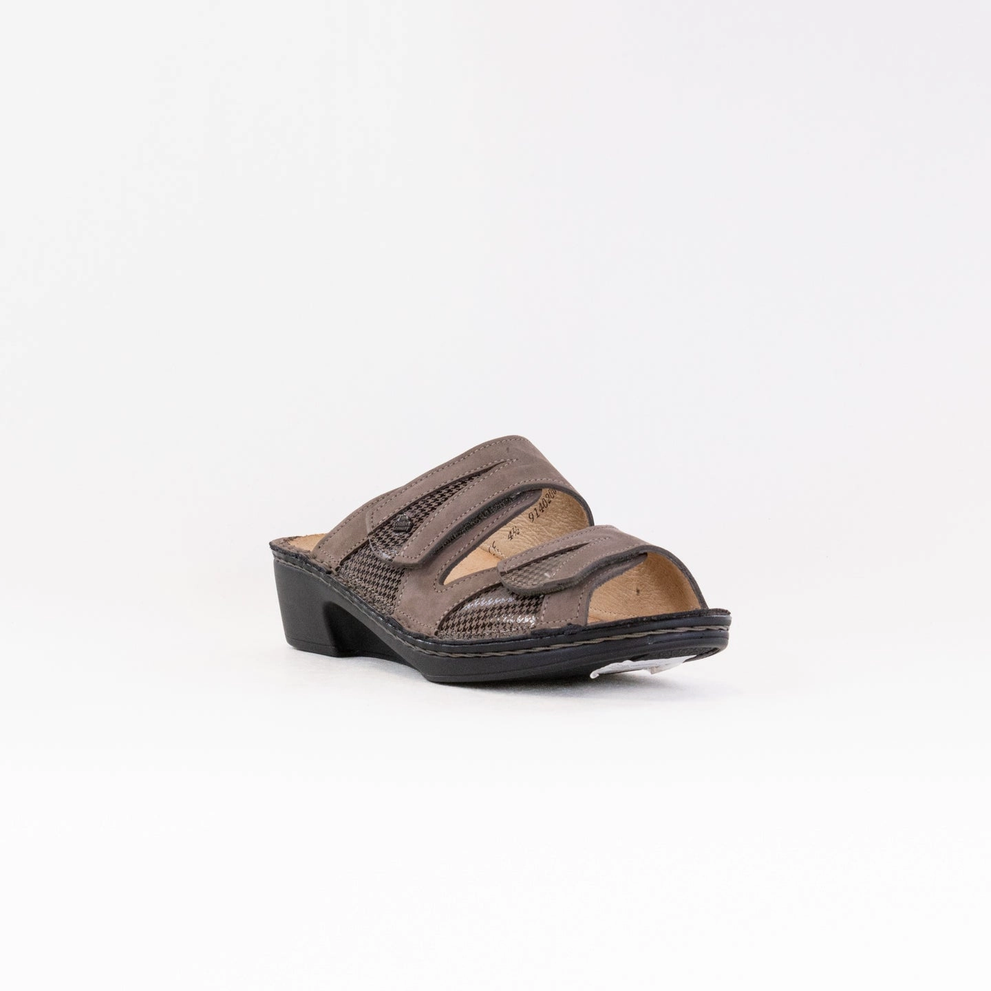 Enhanced Lateral Support Flex grooves Finn Comfort Campione (Women's) - Taupe