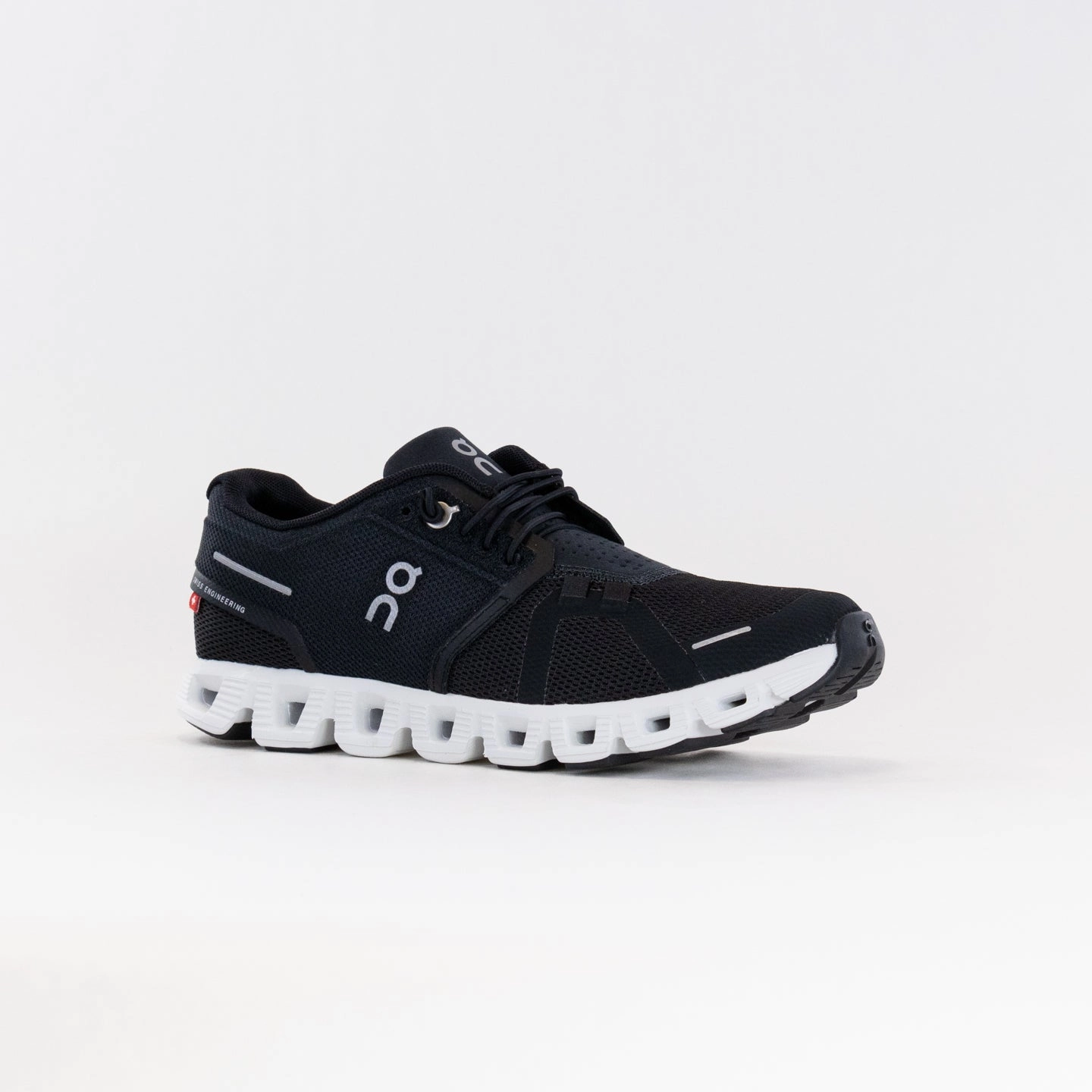 Non Irritating Stitching Layered cushioning On Cloud 5 (Women's) - Black/White